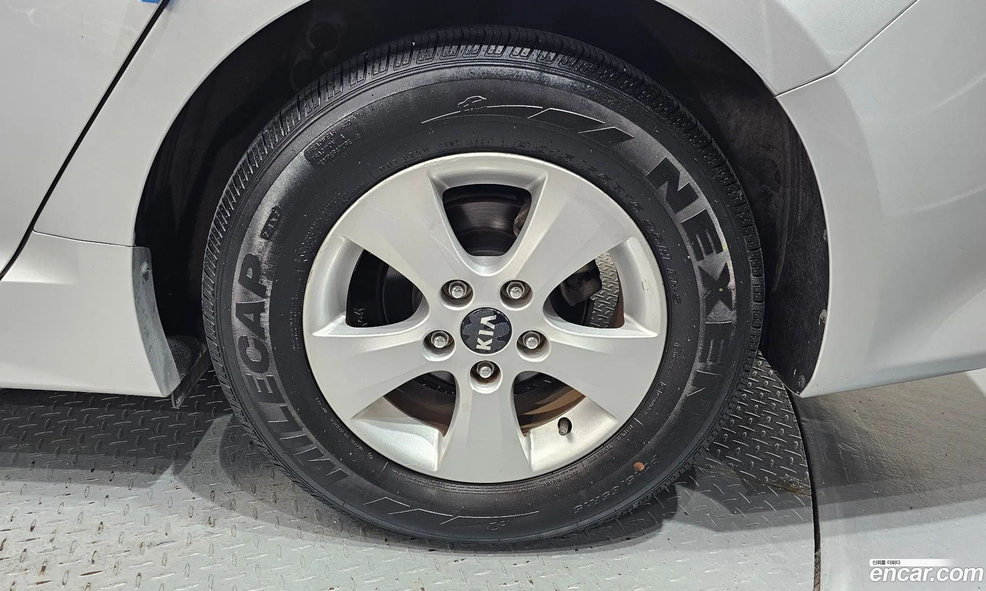 Kia K5 2014 KNAGN418BFA568066 — 26