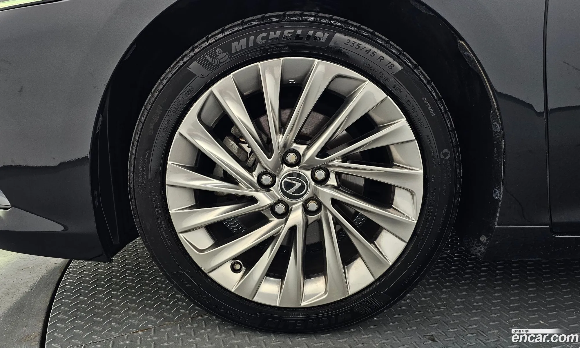 Lexus ES300h 7th Gen 2019 JTHB21B15K2068332 — 11