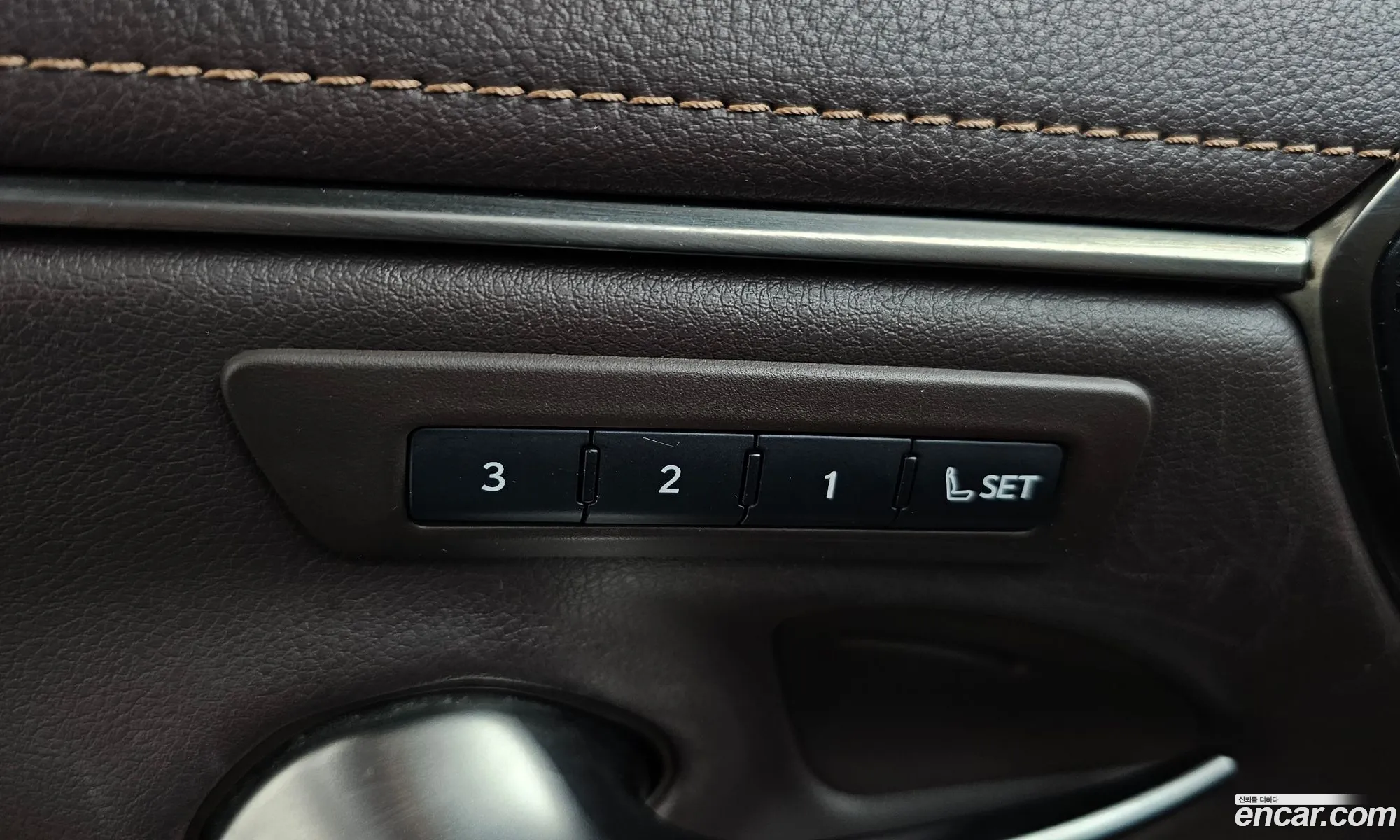 Lexus ES300h 7th Gen 2019 JTHB21B15K2068332 — 18