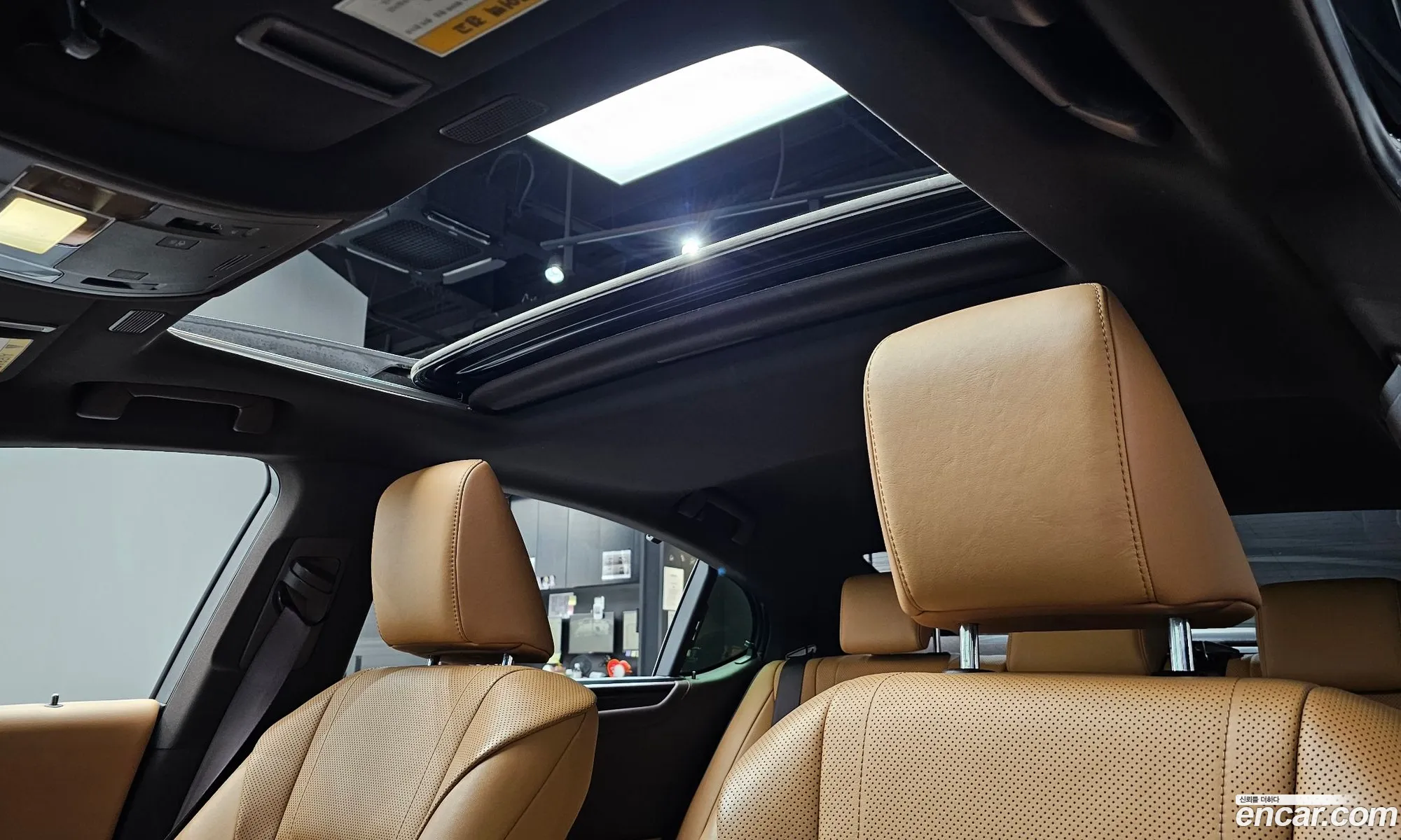 Lexus ES300h 7th Gen 2019 JTHB21B15K2068332 — 7