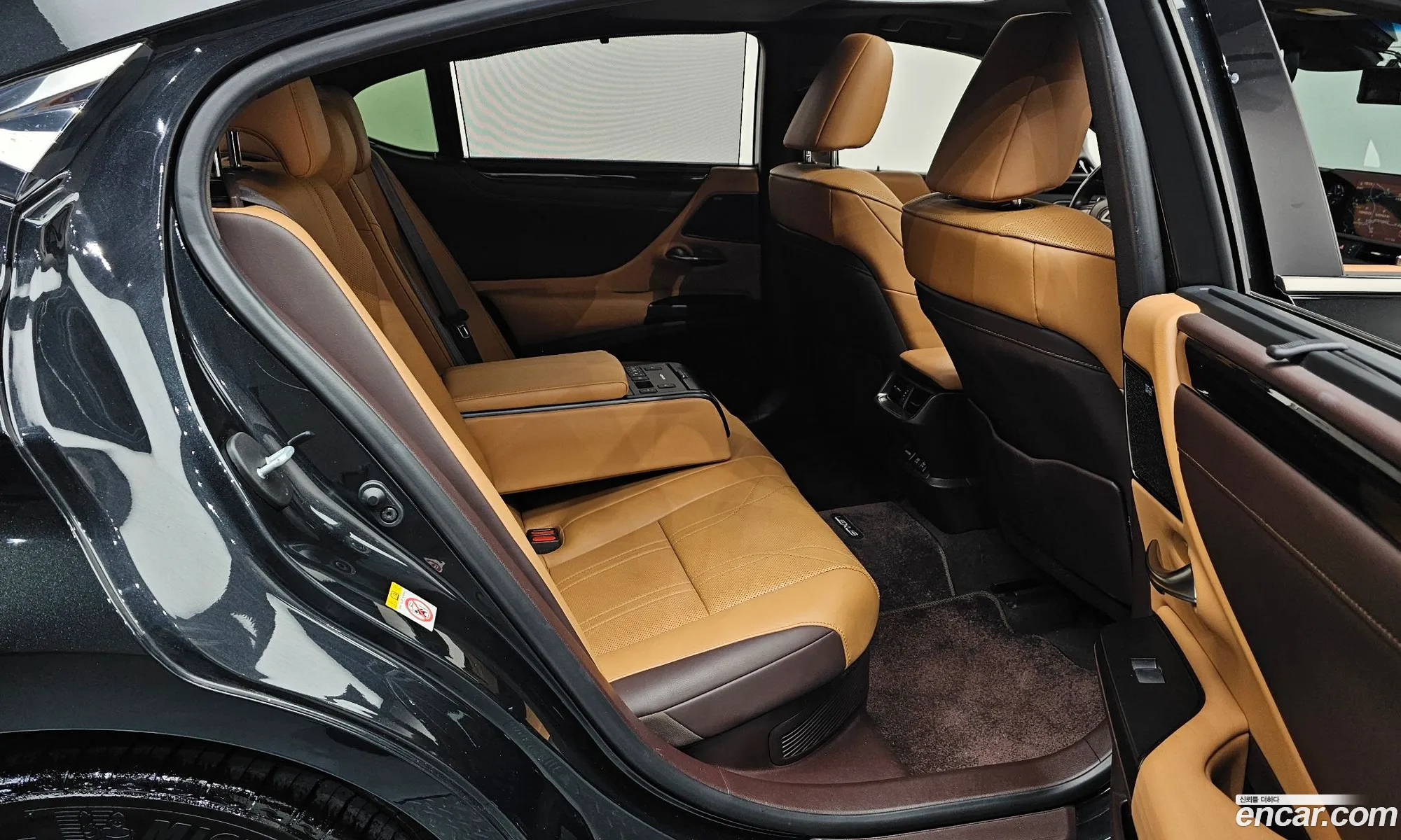 Lexus ES300h 7th Gen 2019 JTHB21B15K2068332 — 10