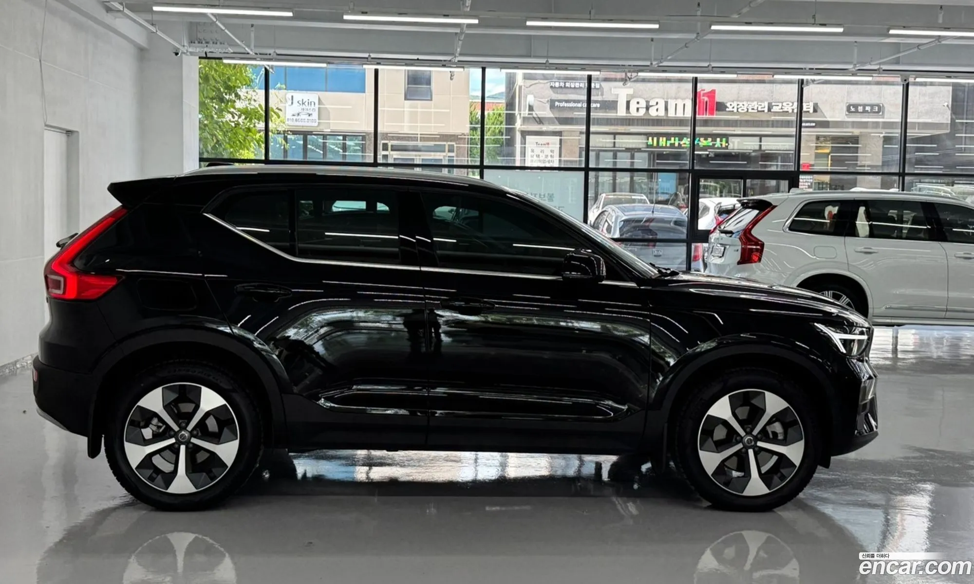 Volvo XC40 2026 — 8