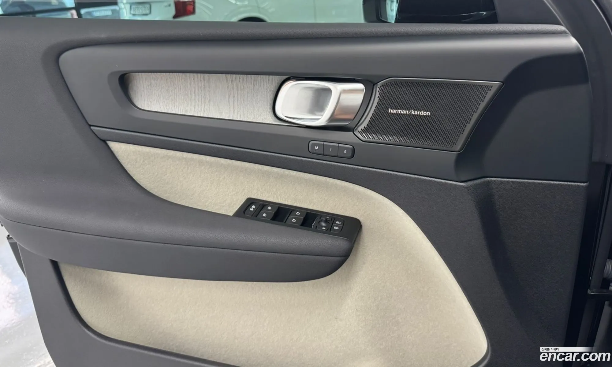 Volvo XC40 2026 — 18