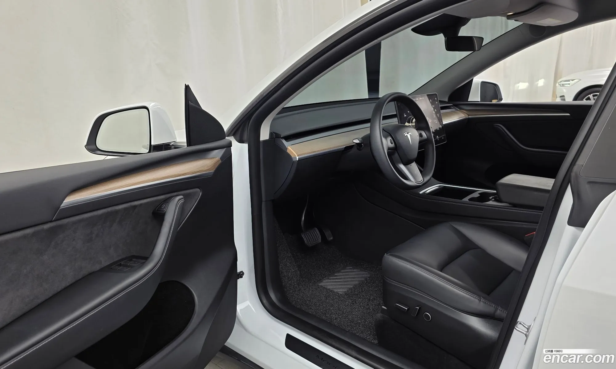 Tesla Model Y 2024 LRWYGCFS — 19