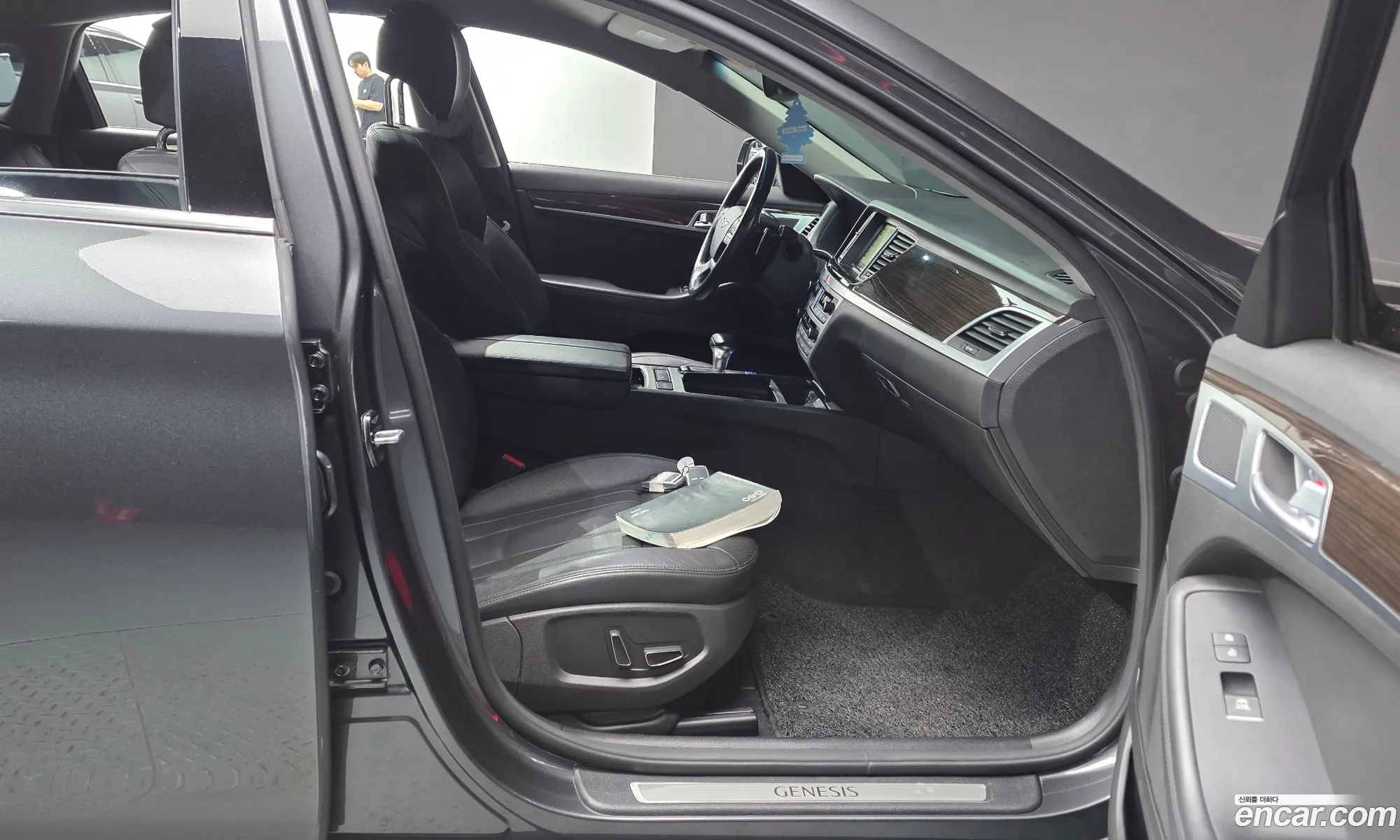Genesis G80 2016 KMHGL41DBHU193610 — 29