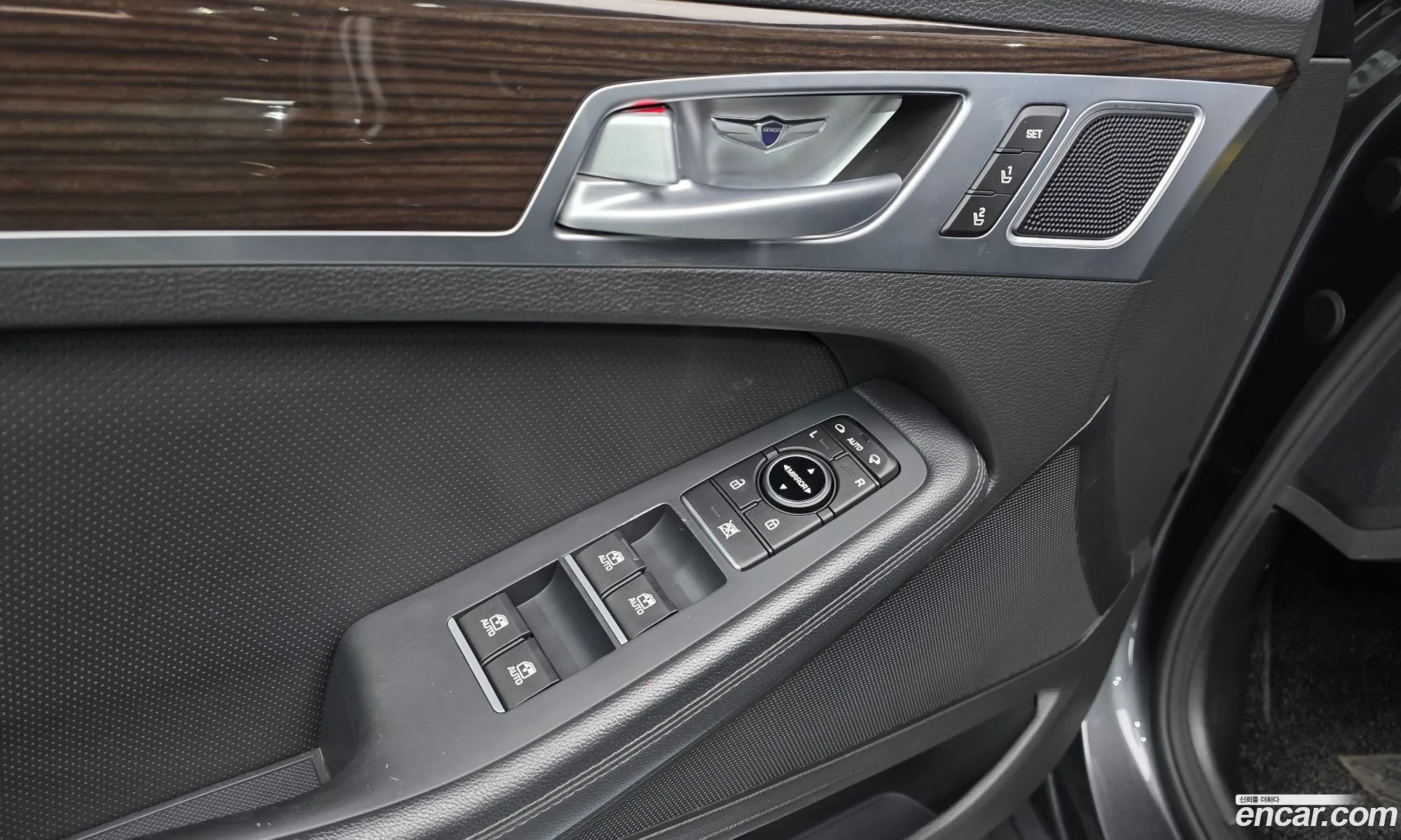 Genesis G80 2016 KMHGL41DBHU193610 — 31