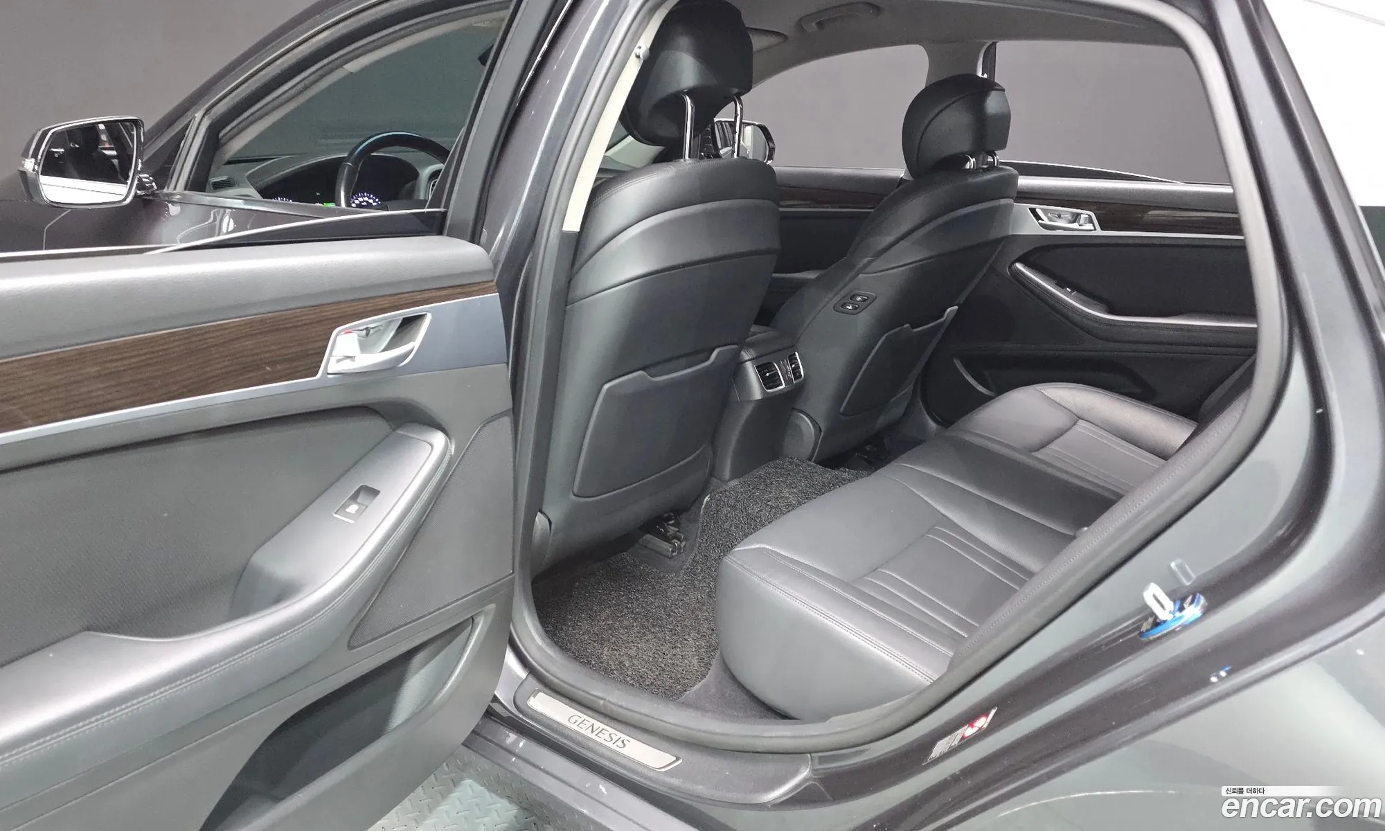 Genesis G80 2016 KMHGL41DBHU193610 — 33