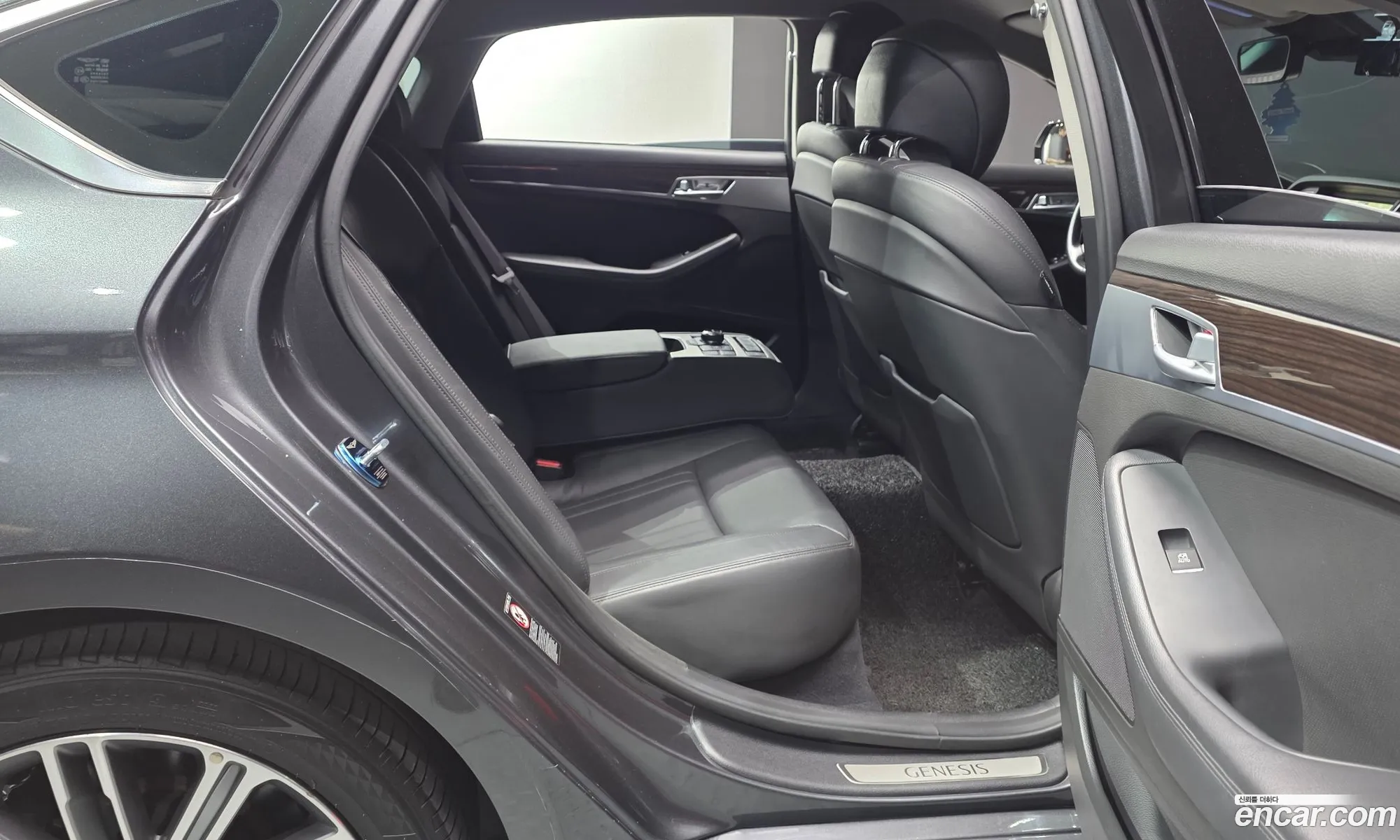 Genesis G80 2016 KMHGL41DBHU193610 — 16