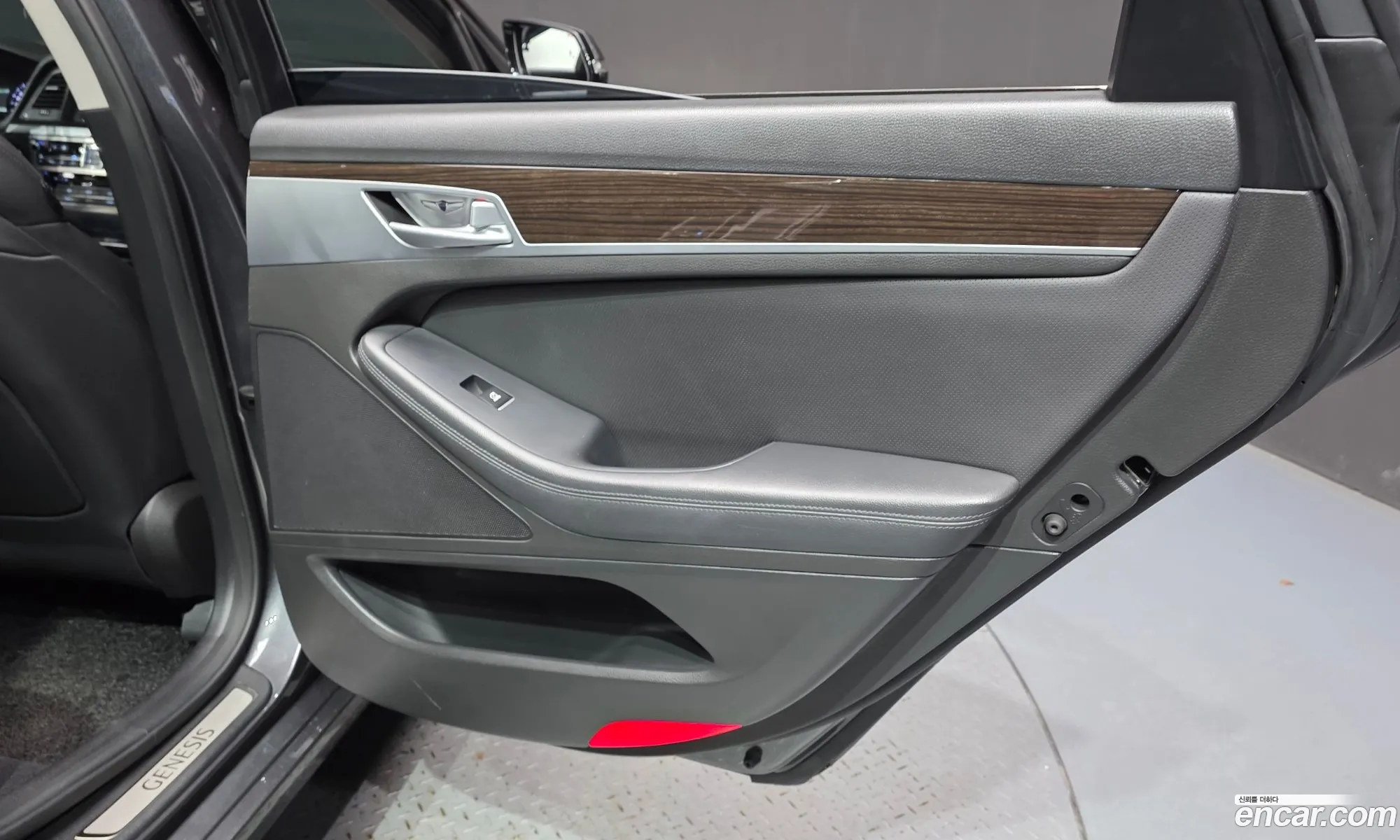 Genesis G80 2016 KMHGL41DBHU193610 — 10