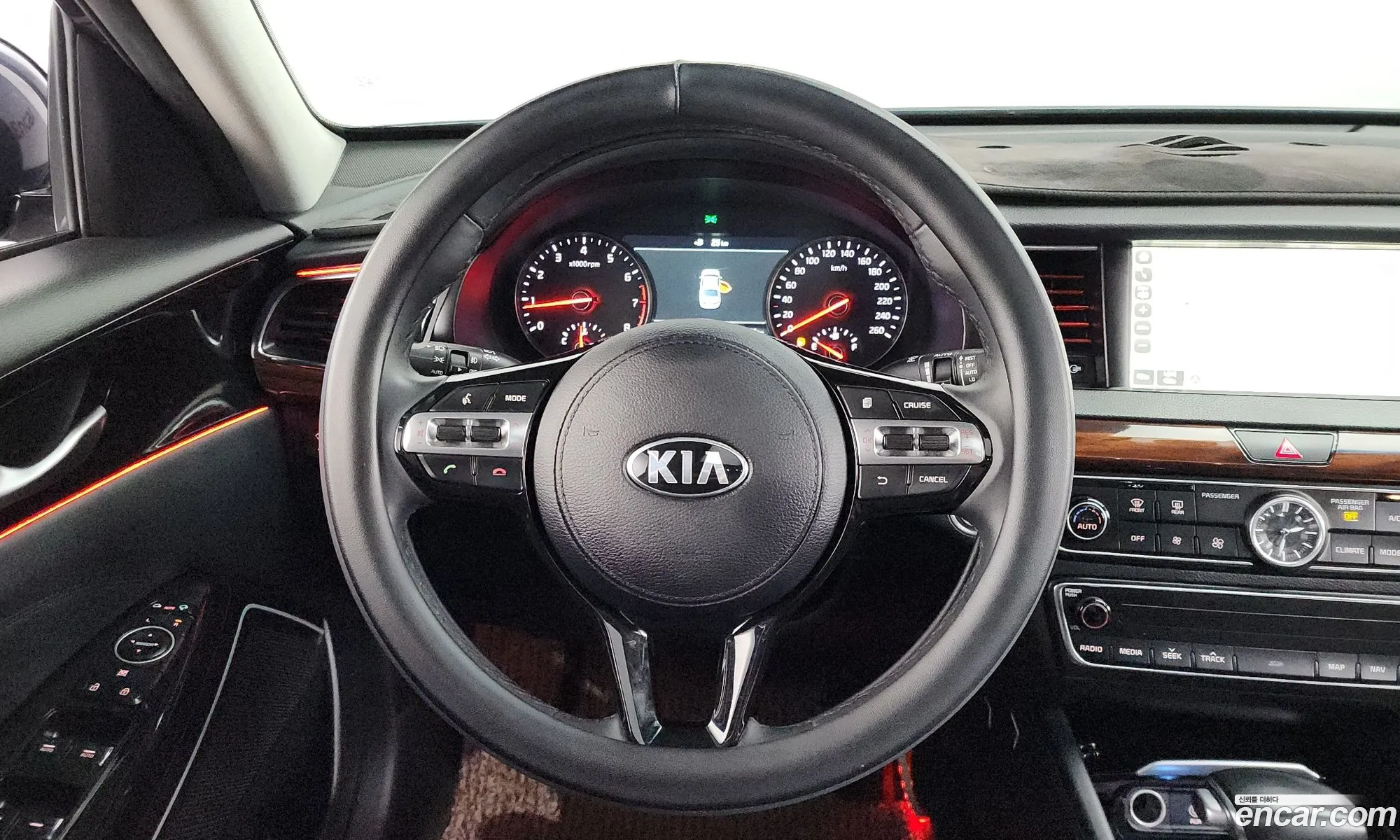 Kia K7 2017 KNALB415BHA088898 — 12