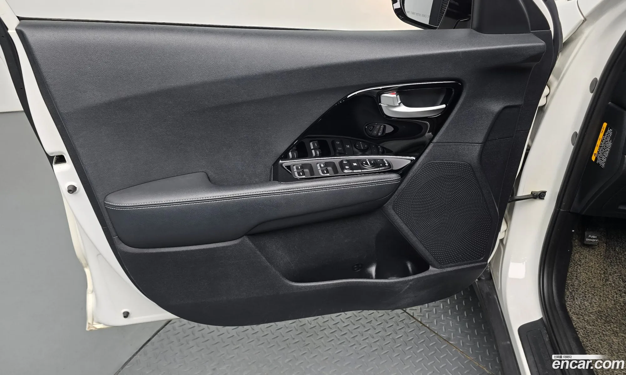Kia Niro 2017 KNACB81CGJA148273 — 7
