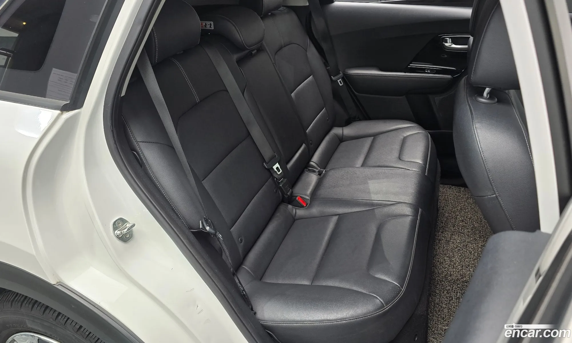Kia Niro 2017 KNACB81CGJA148273 — 4