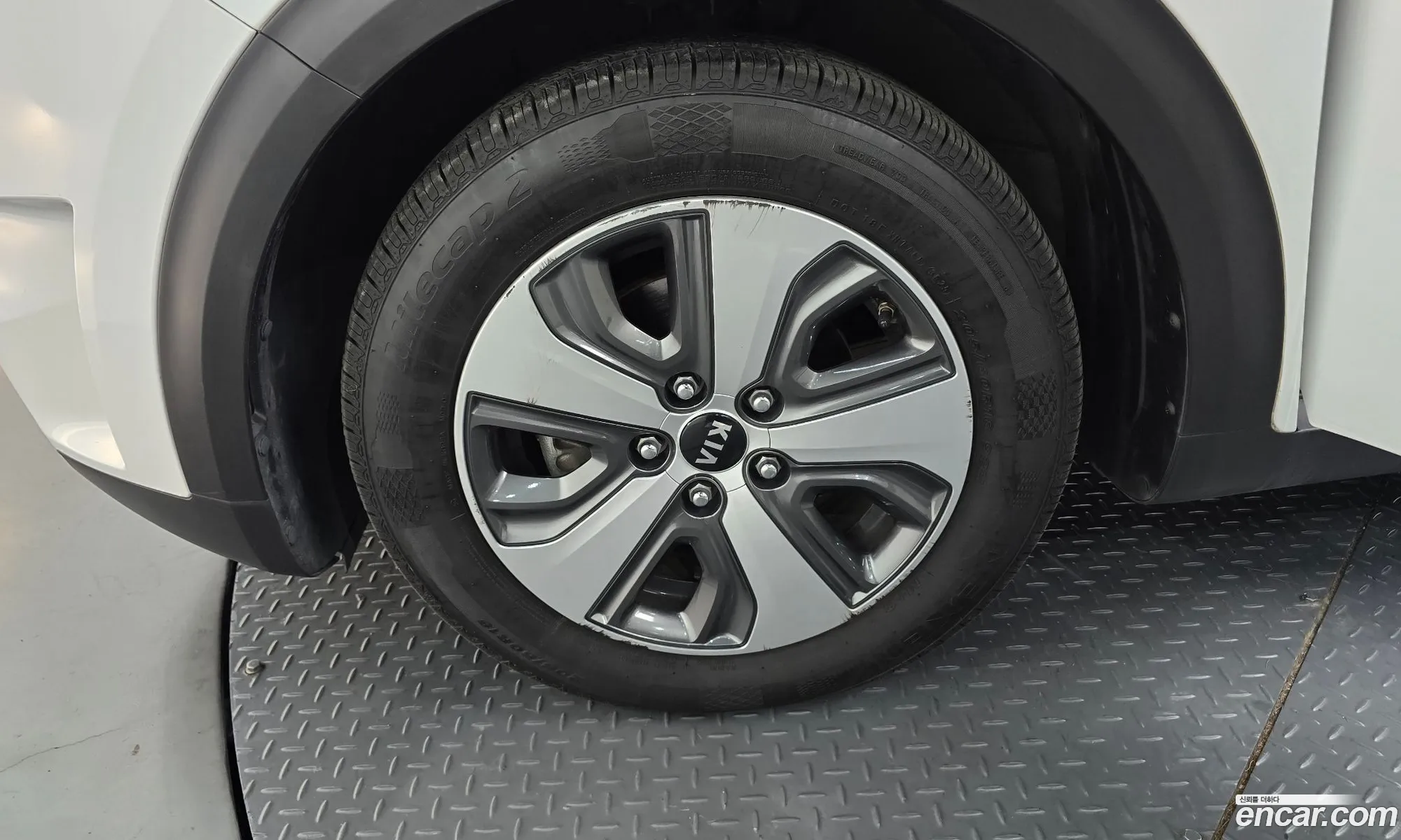 Kia Niro 2017 KNACB81CGJA148273 — 9