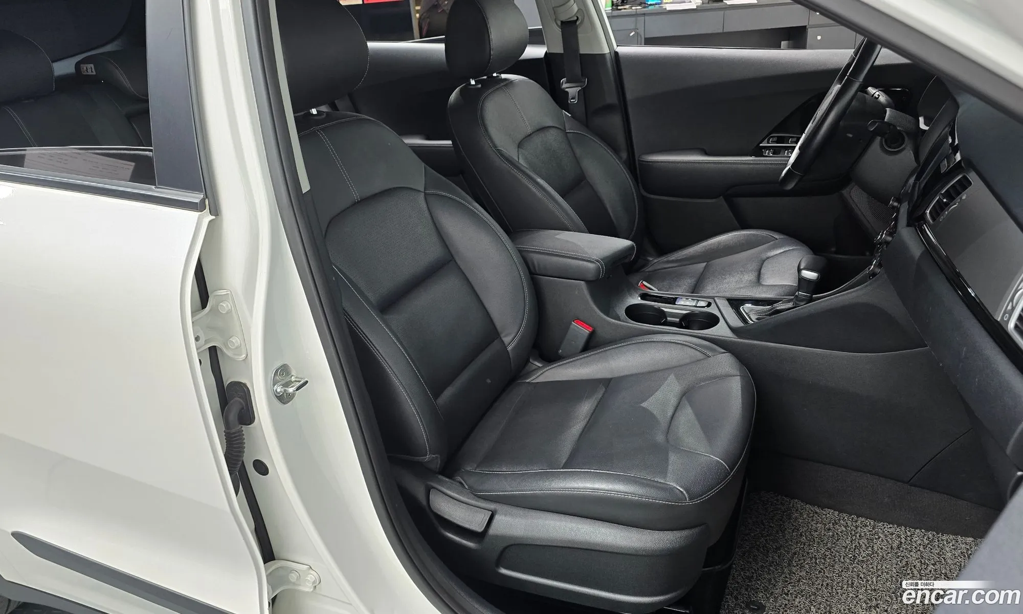 Kia Niro 2017 KNACB81CGJA148273 — 19