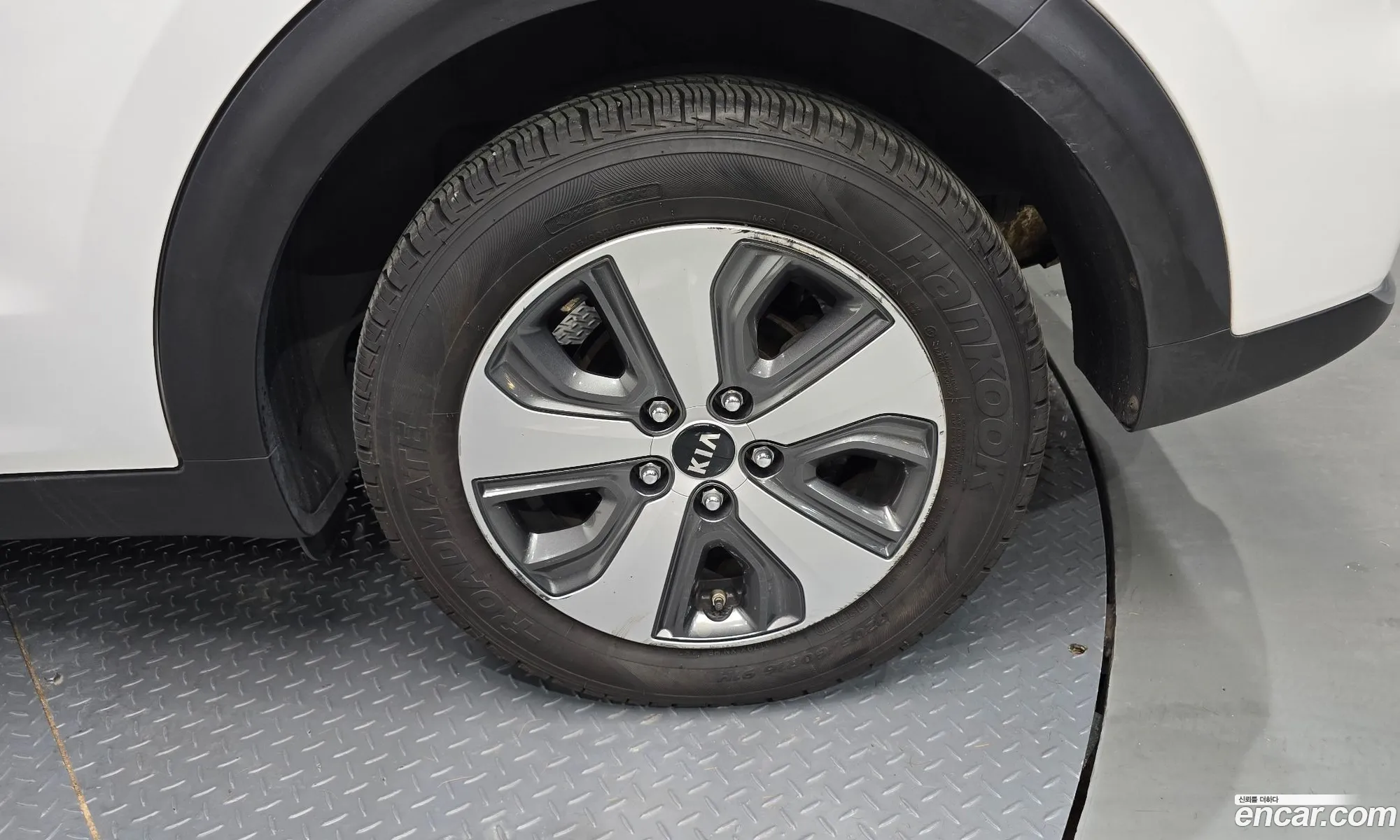 Kia Niro 2017 KNACB81CGJA148273 — 8