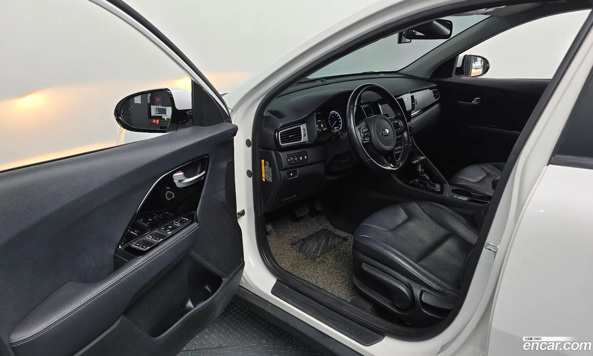Kia Niro 2017 KNACB81CGJA148273 — 25