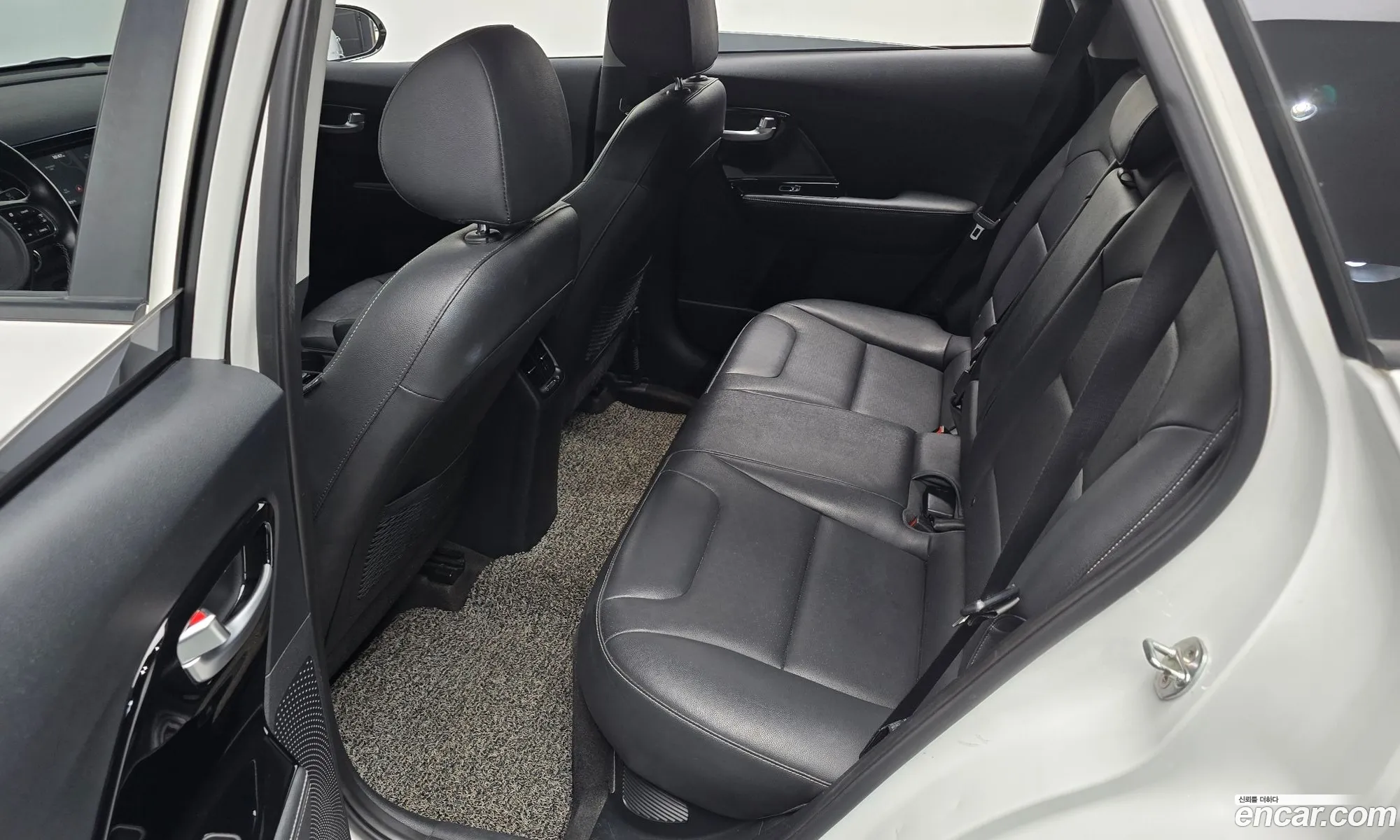 Kia Niro 2017 KNACB81CGJA148273 — 10
