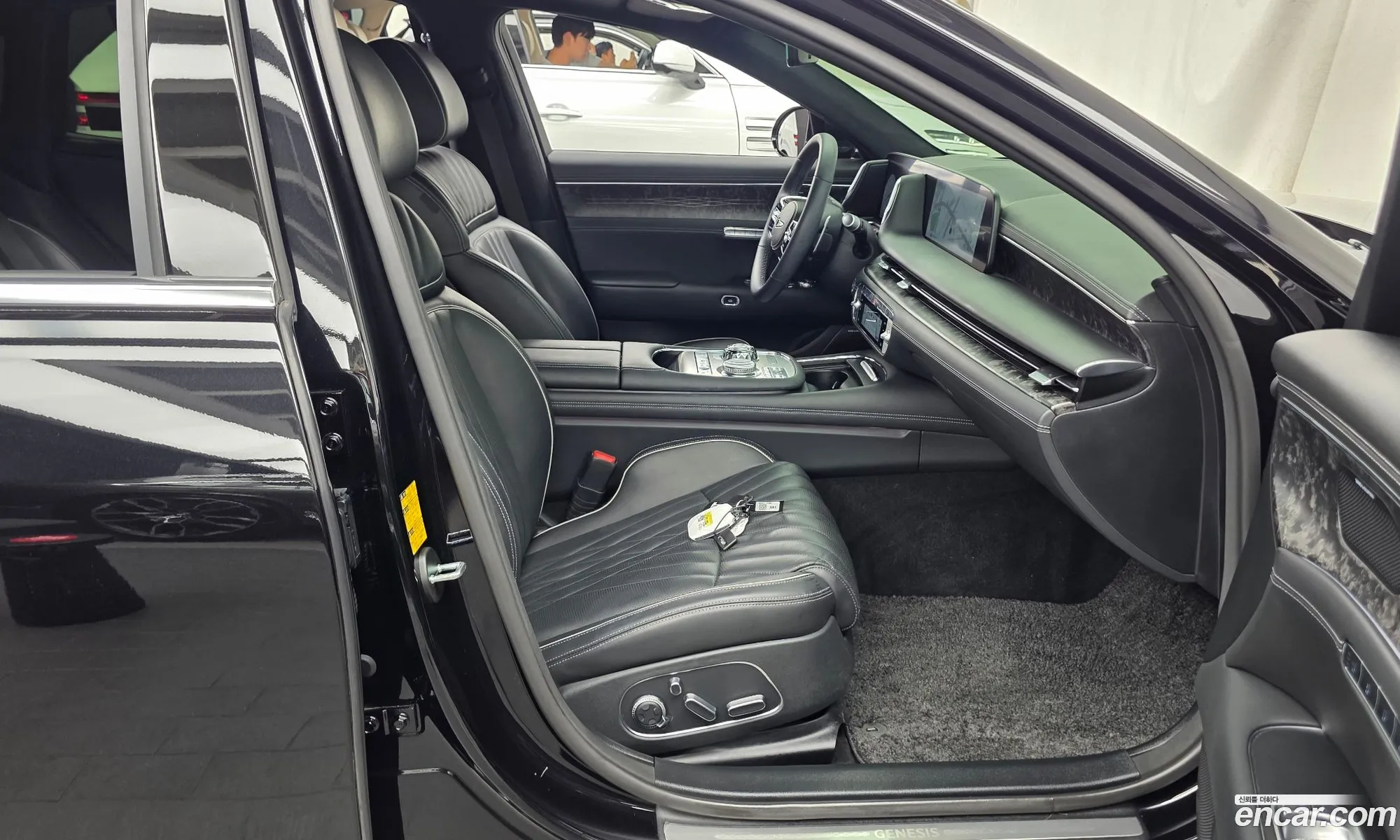 Genesis G90 2022 KMTFA41DDNU008354 — 3