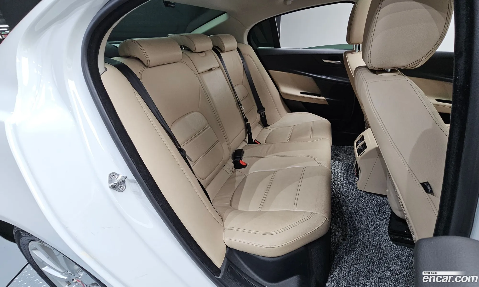 Jaguar XE 2016 SAJAB4BG7GA923825 — 12