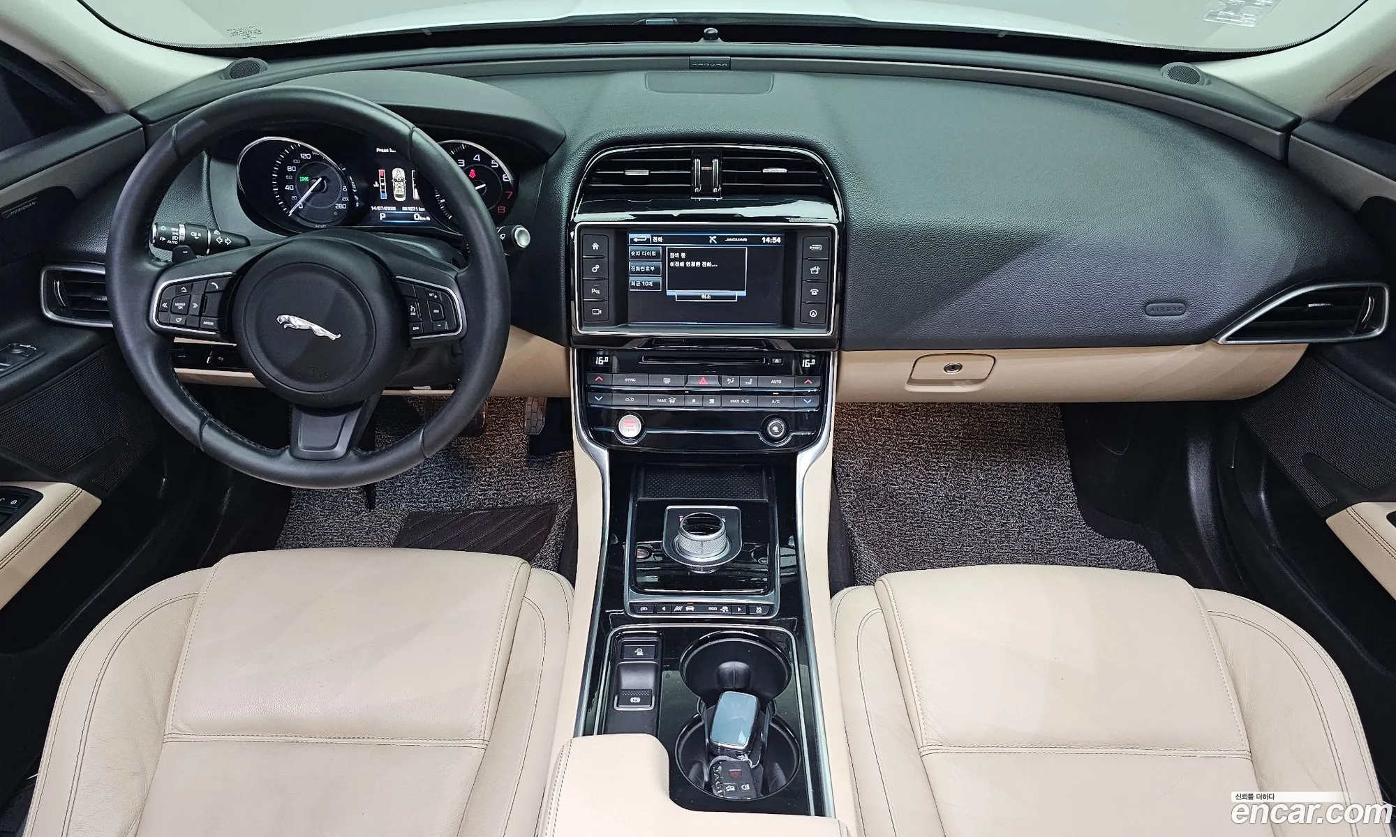 Jaguar XE 2016 SAJAB4BG7GA923825 — 8
