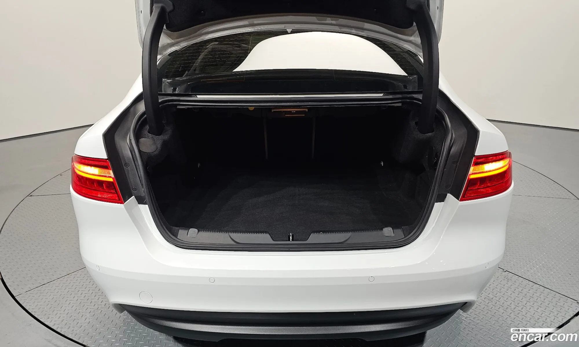 Jaguar XE 2016 SAJAB4BG7GA923825 — 9