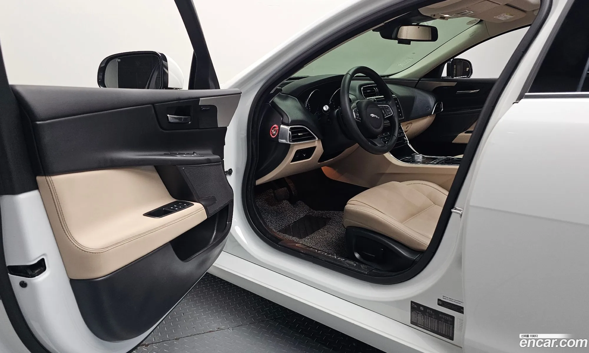 Jaguar XE 2016 SAJAB4BG7GA923825 — 10