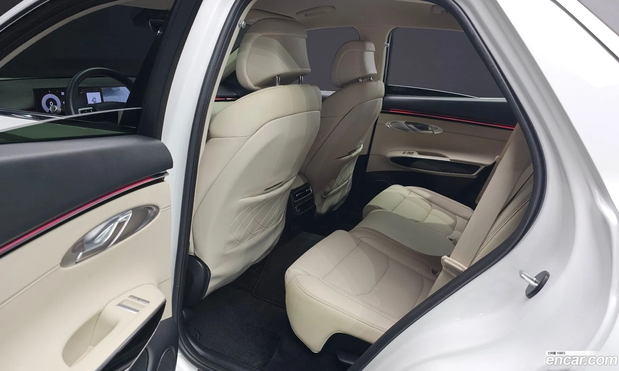 Genesis GV70 2024 KMTMA81BBSU211559 — 9