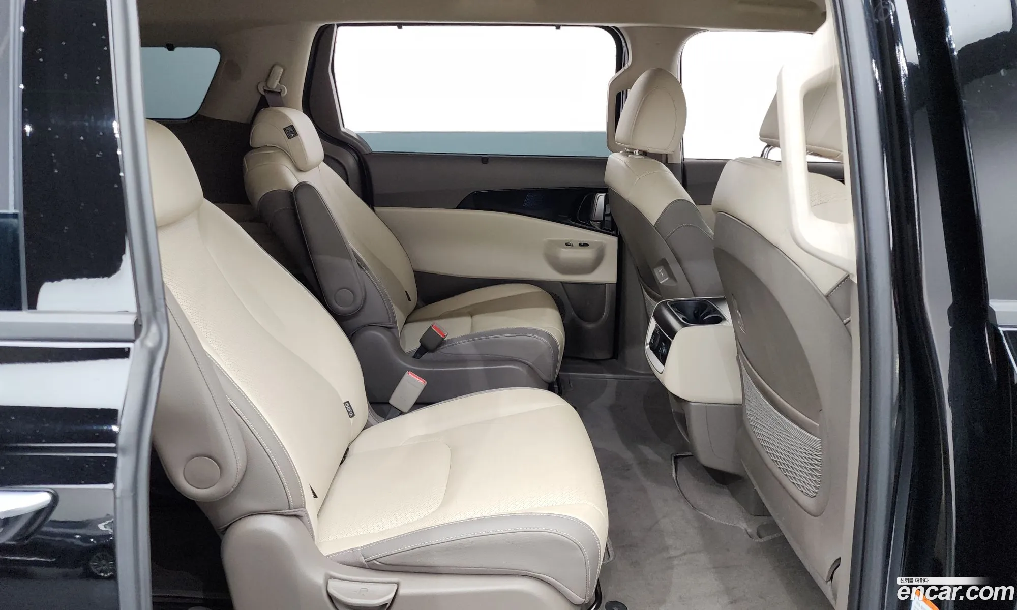 Kia Carnival 2025 KNANE813BSS501326 — 17