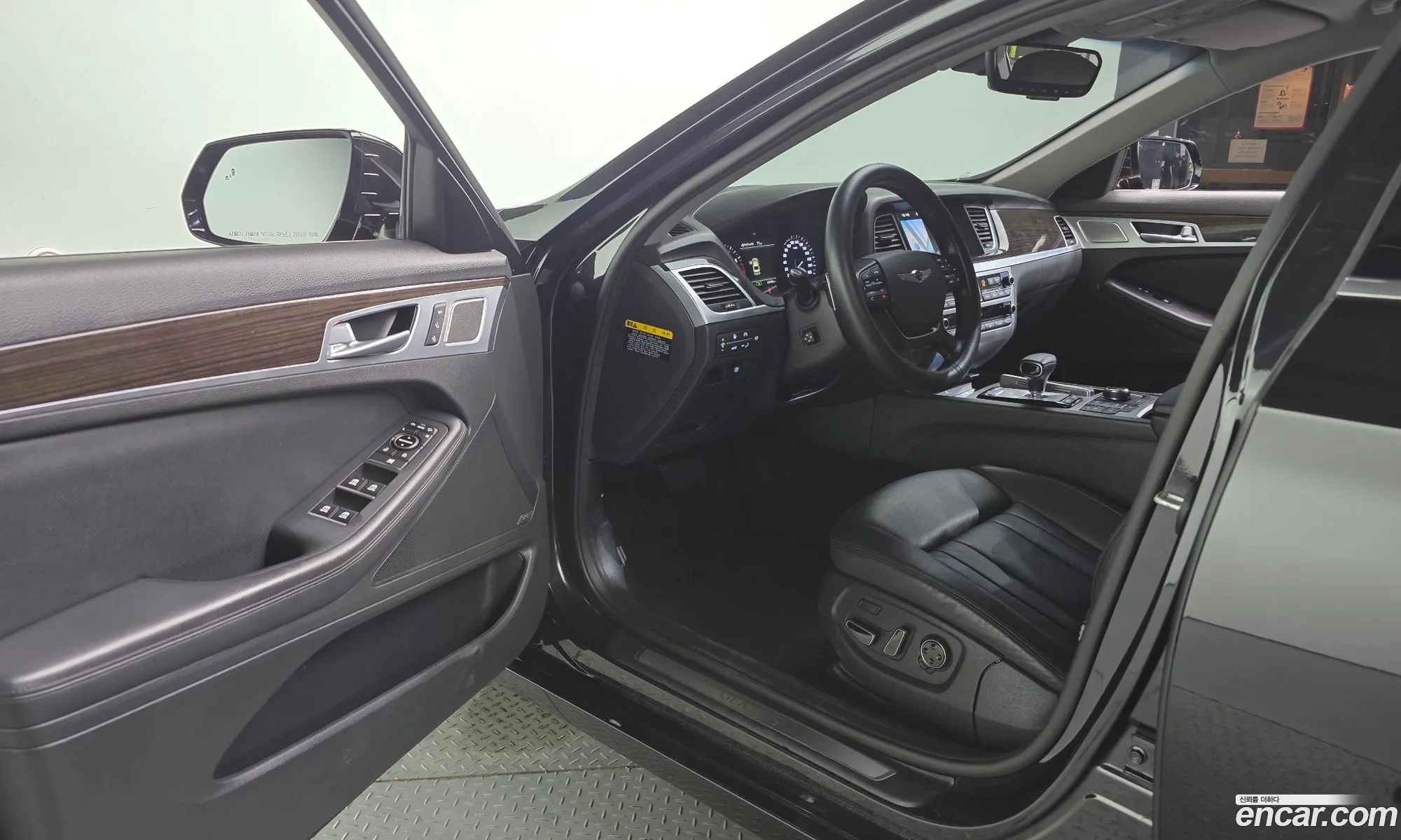 Genesis G80 2019 KMHGN41EDKU315335 — 6