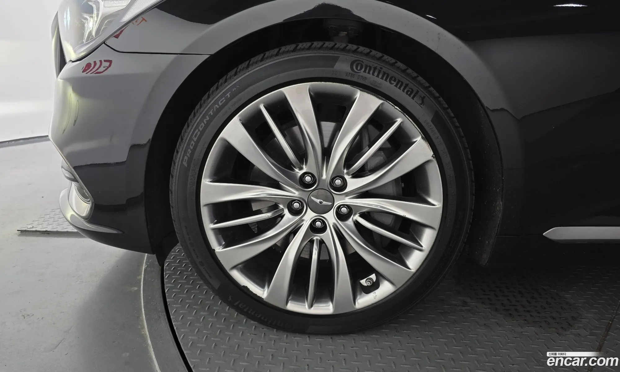 Genesis G80 2019 KMHGN41EDKU315335 — 5