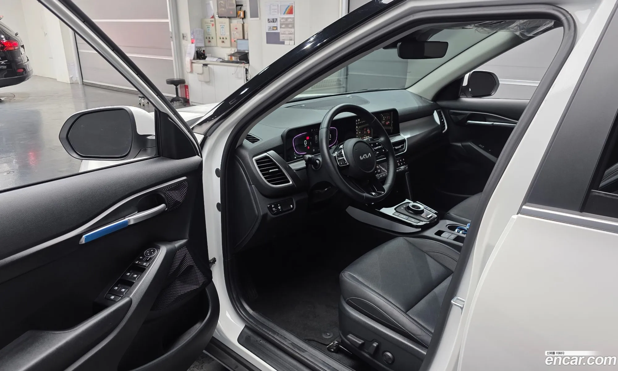 Kia Seltos 2025 KNAES81AESK819165 — 16