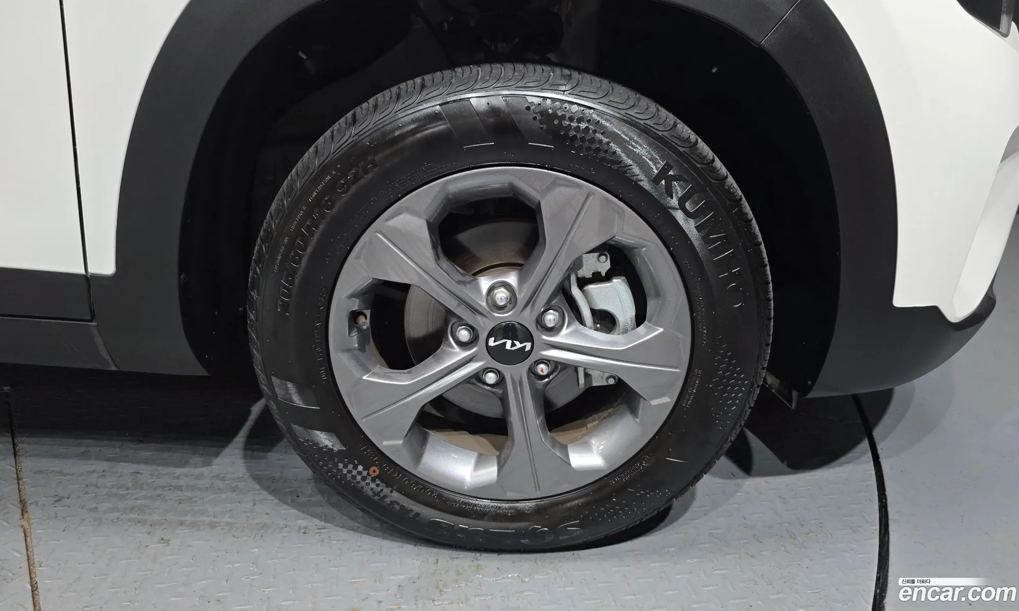 Kia Seltos 2025 KNAES81AESK819165 — 32
