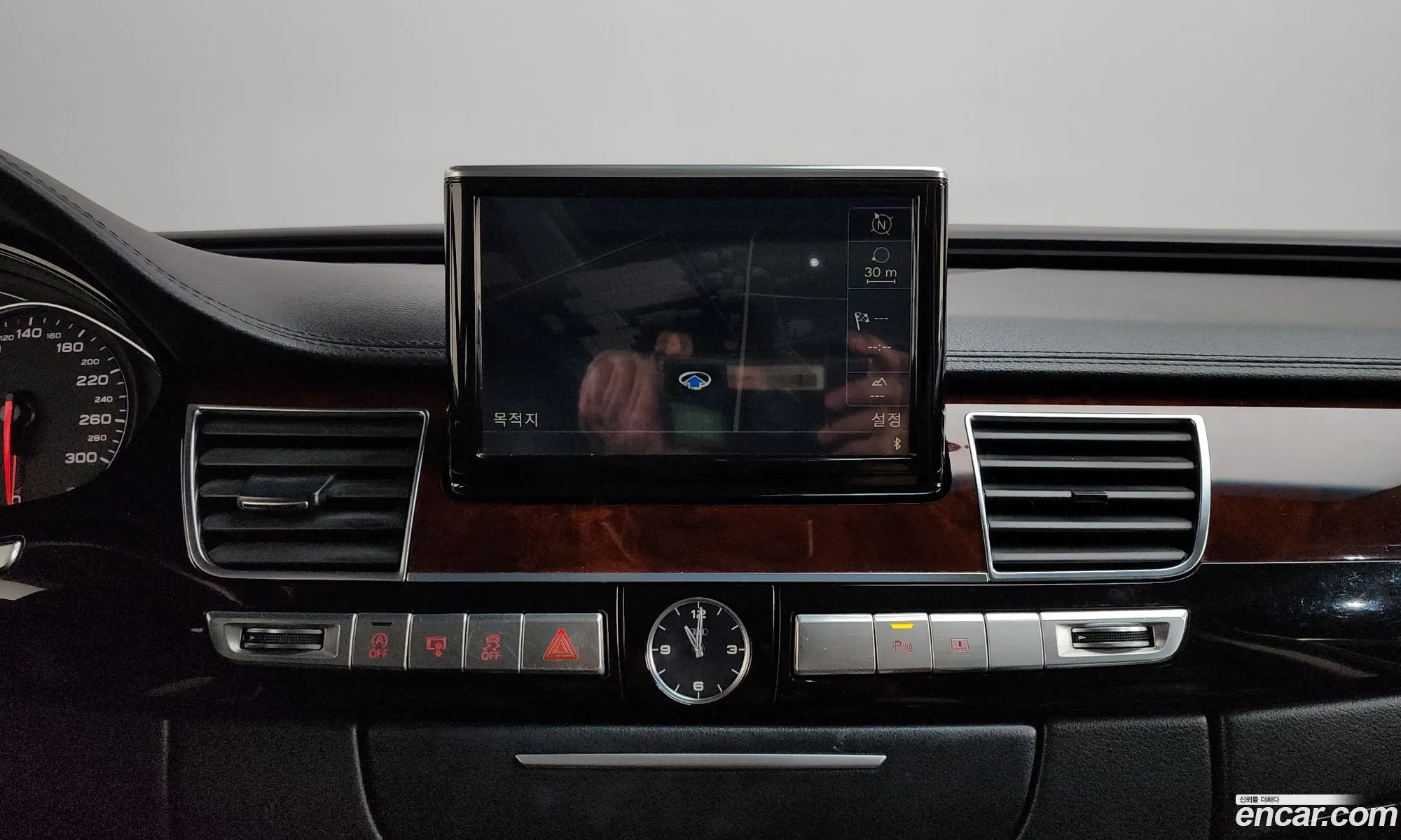 Audi A8 2012 WAUZZZ4H7CN036970 — 4