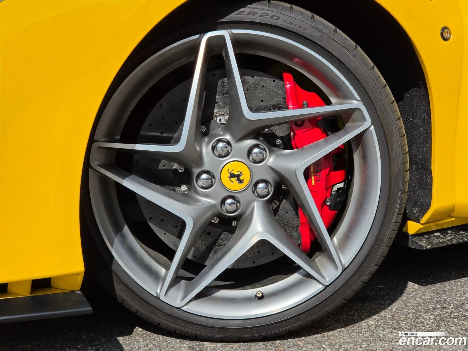 Ferrari F8 Tributo 2021 — 12