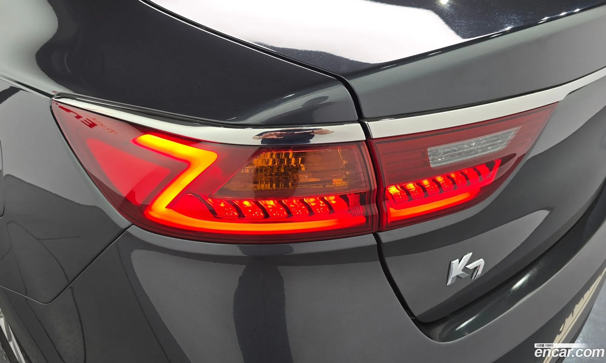 Kia K7 2018 KNALC418BJA145507 — 12