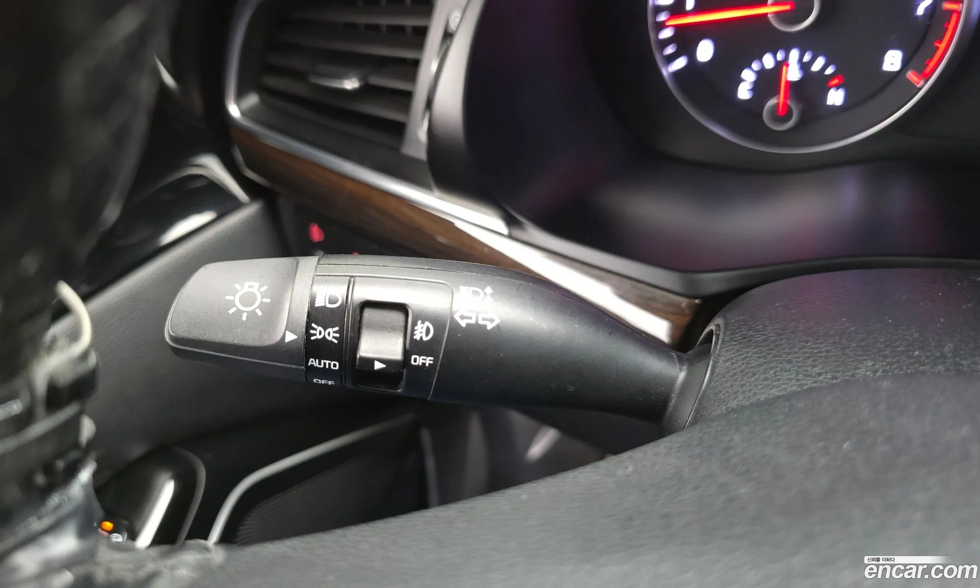 Kia K7 2018 KNALC418BJA145507 — 19