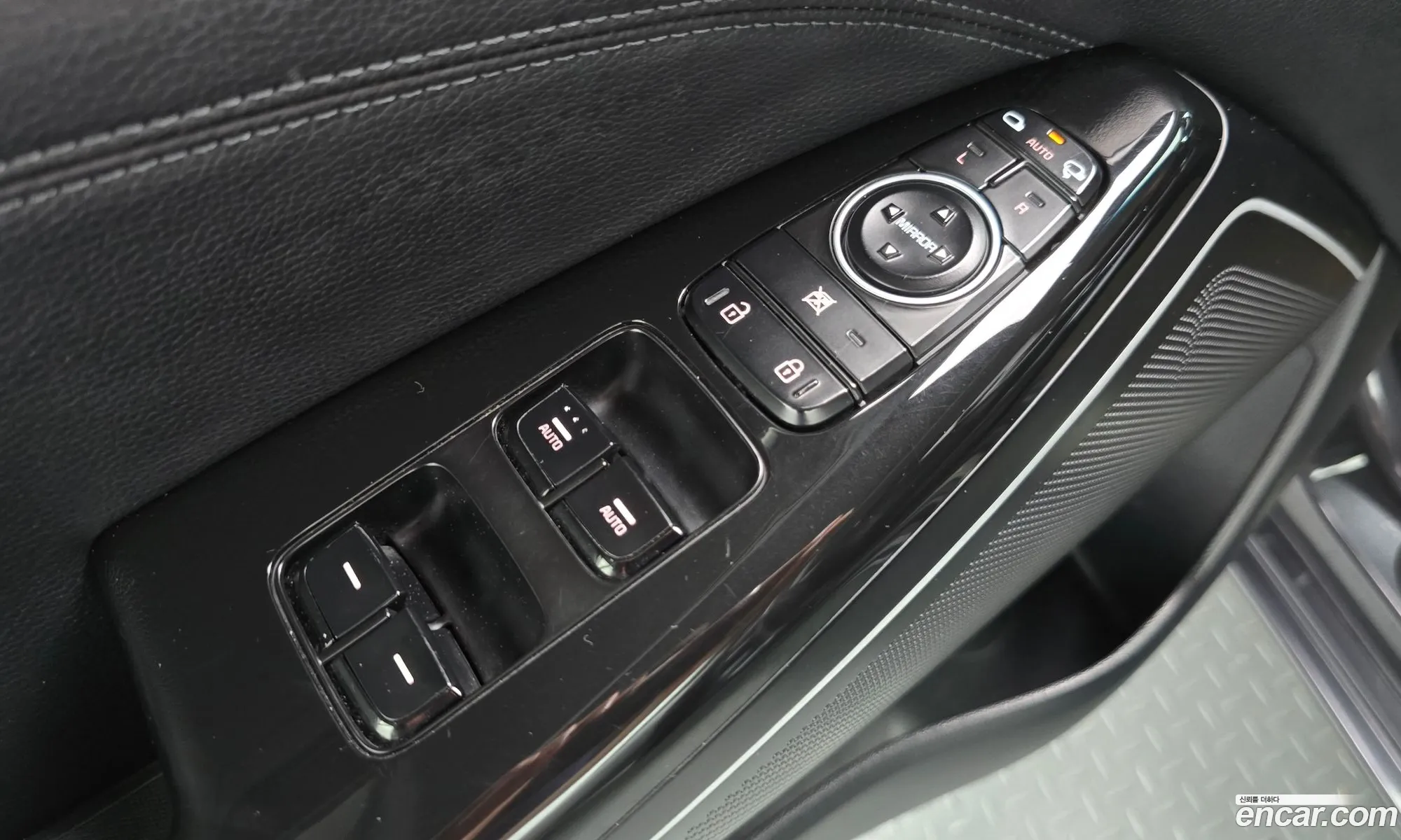 Kia K7 2018 KNALC418BJA145507 — 23
