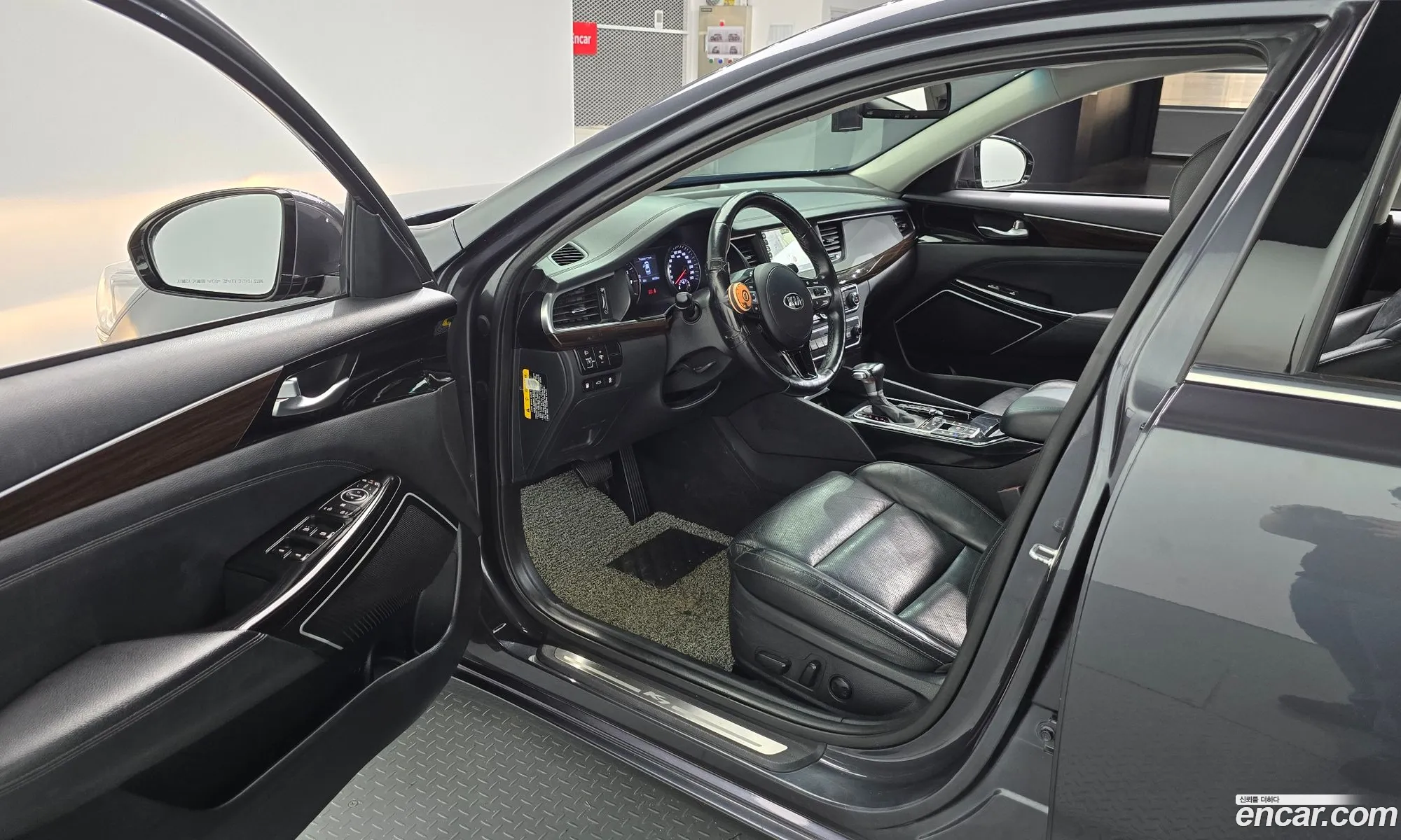 Kia K7 2018 KNALC418BJA145507 — 20