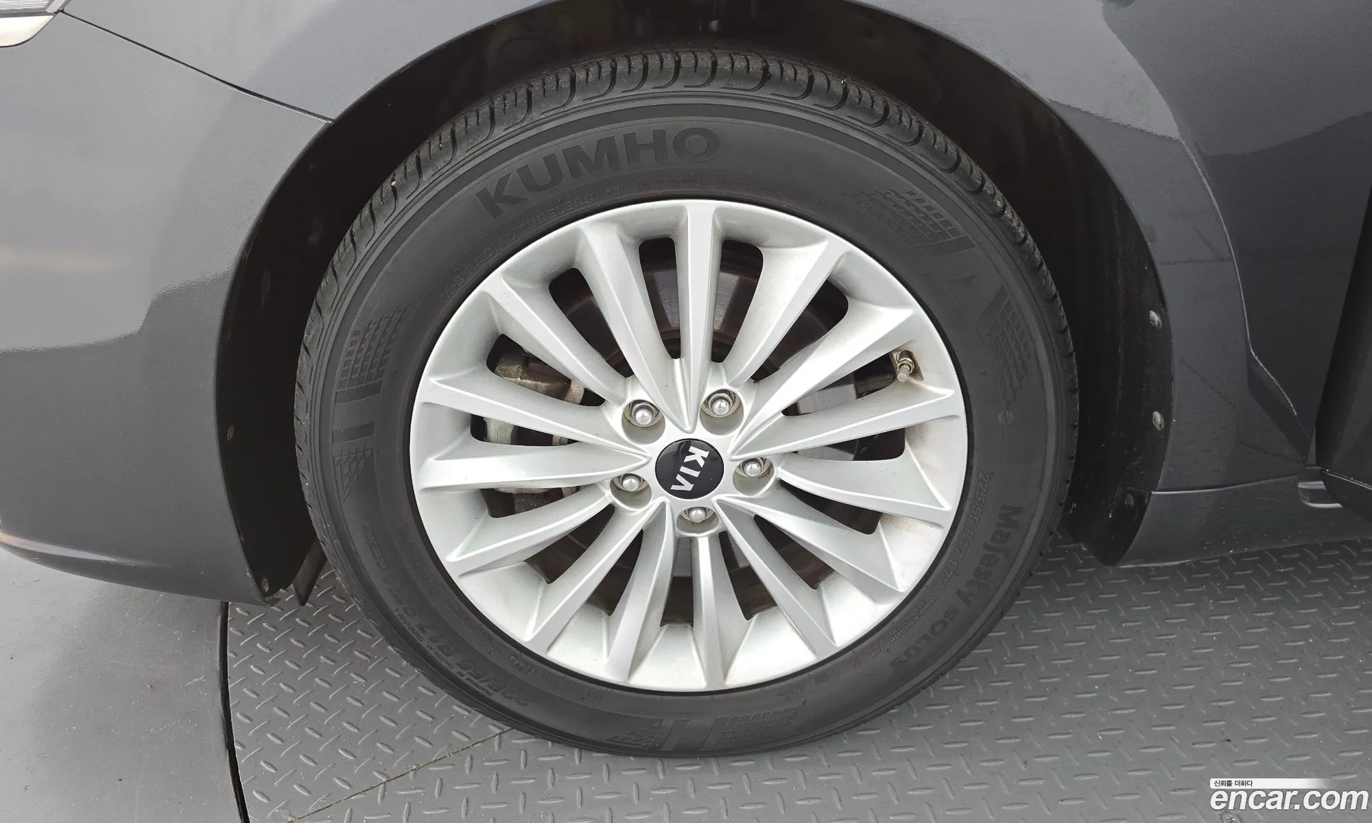 Kia K7 2018 KNALC418BJA145507 — 26