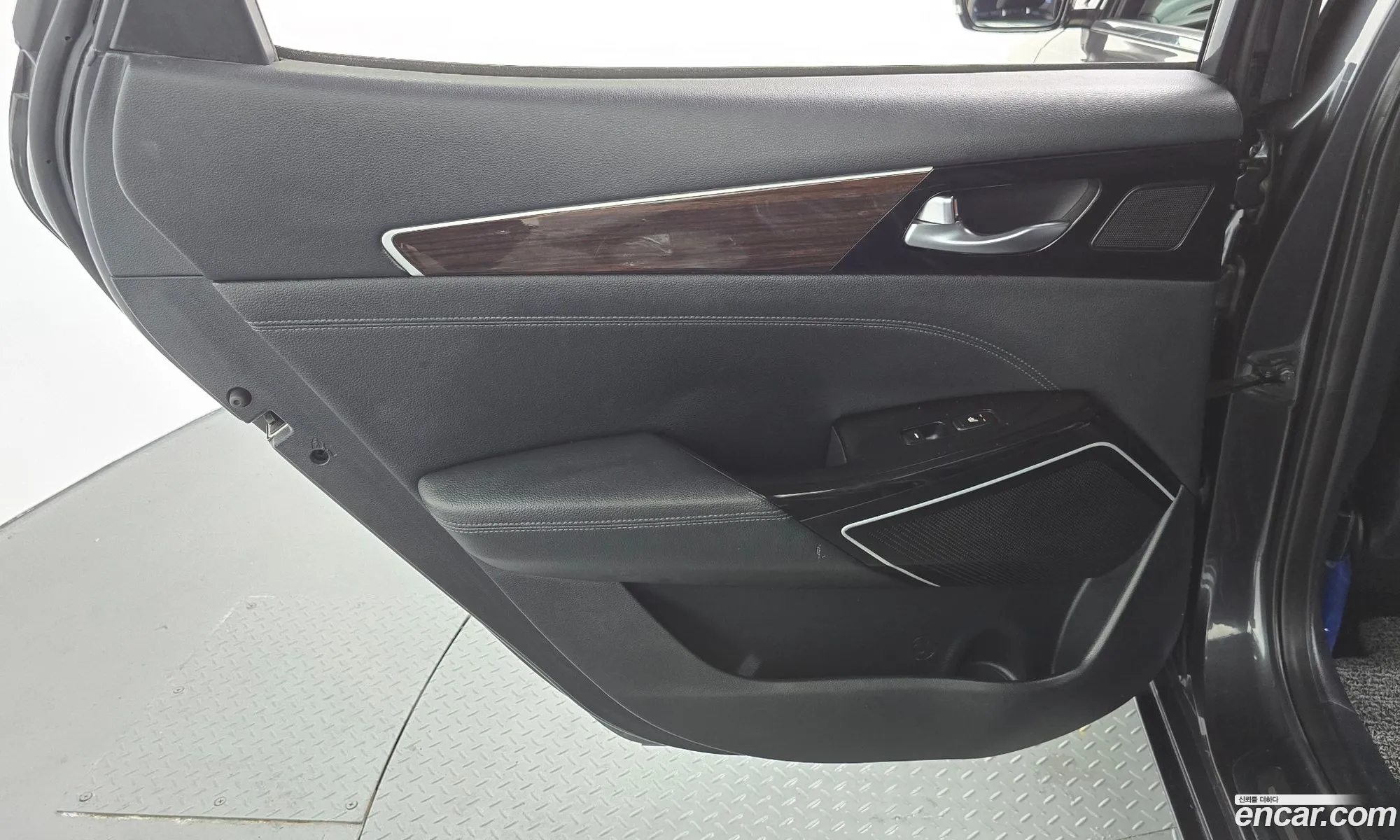Kia K7 2018 KNALC418BJA145507 — 5