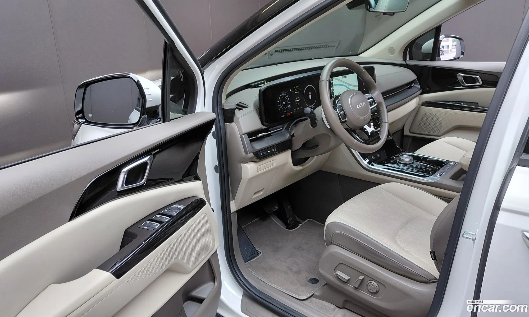 Kia Carnival 2023 KNANC813BPS314084 — 3