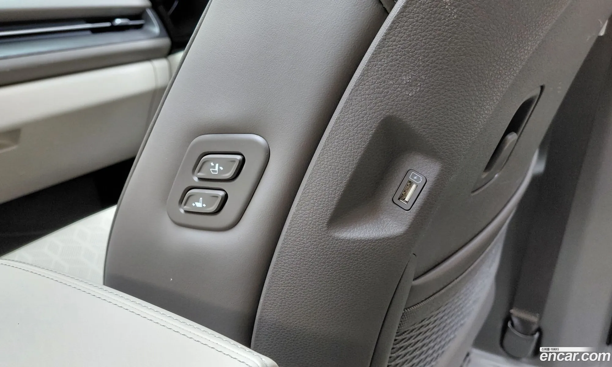 Kia Carnival 2023 KNANC813BPS314084 — 4