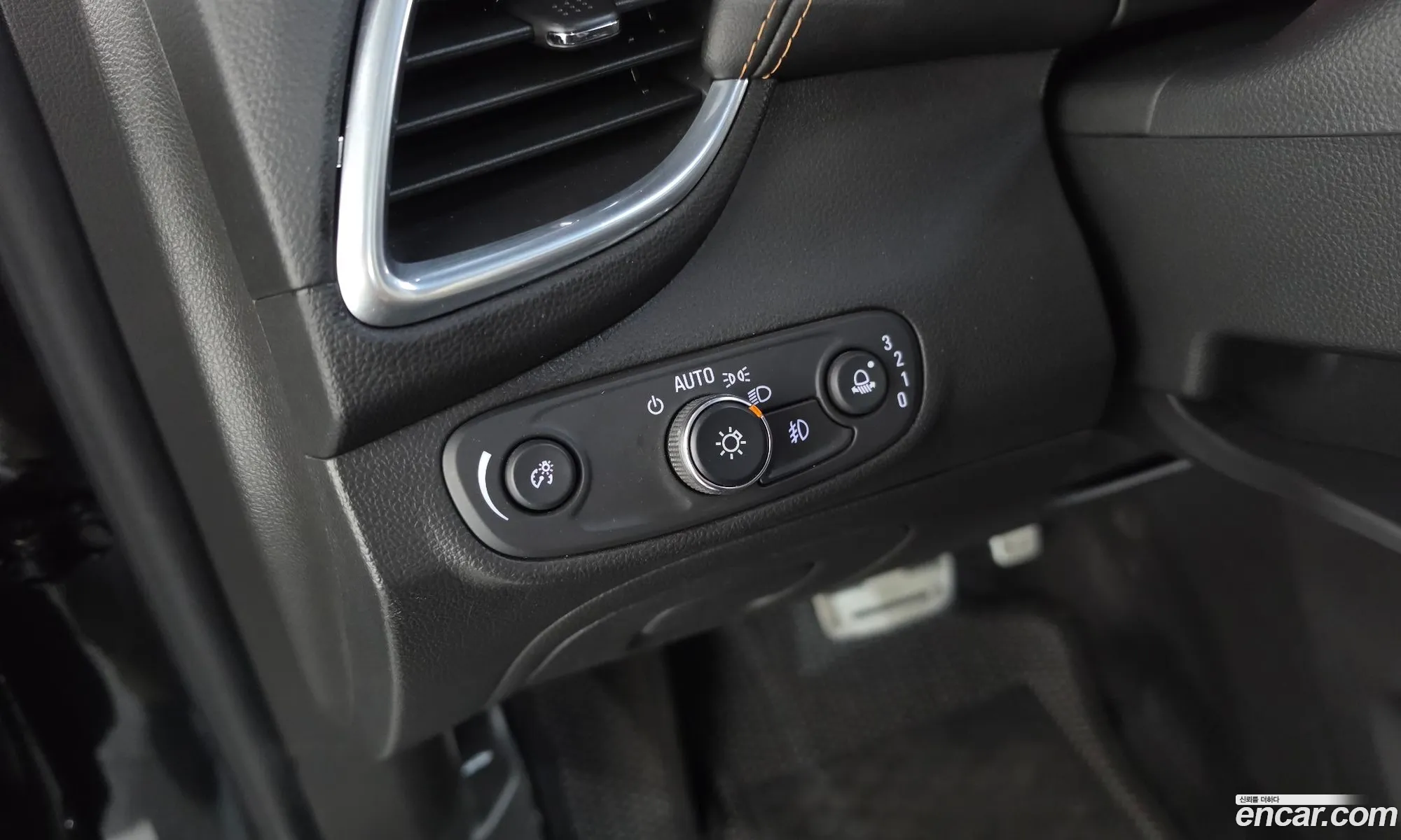 Chevrolet (GM Daewoo) Trax 2019 KLABA76BDKB861157 — 13