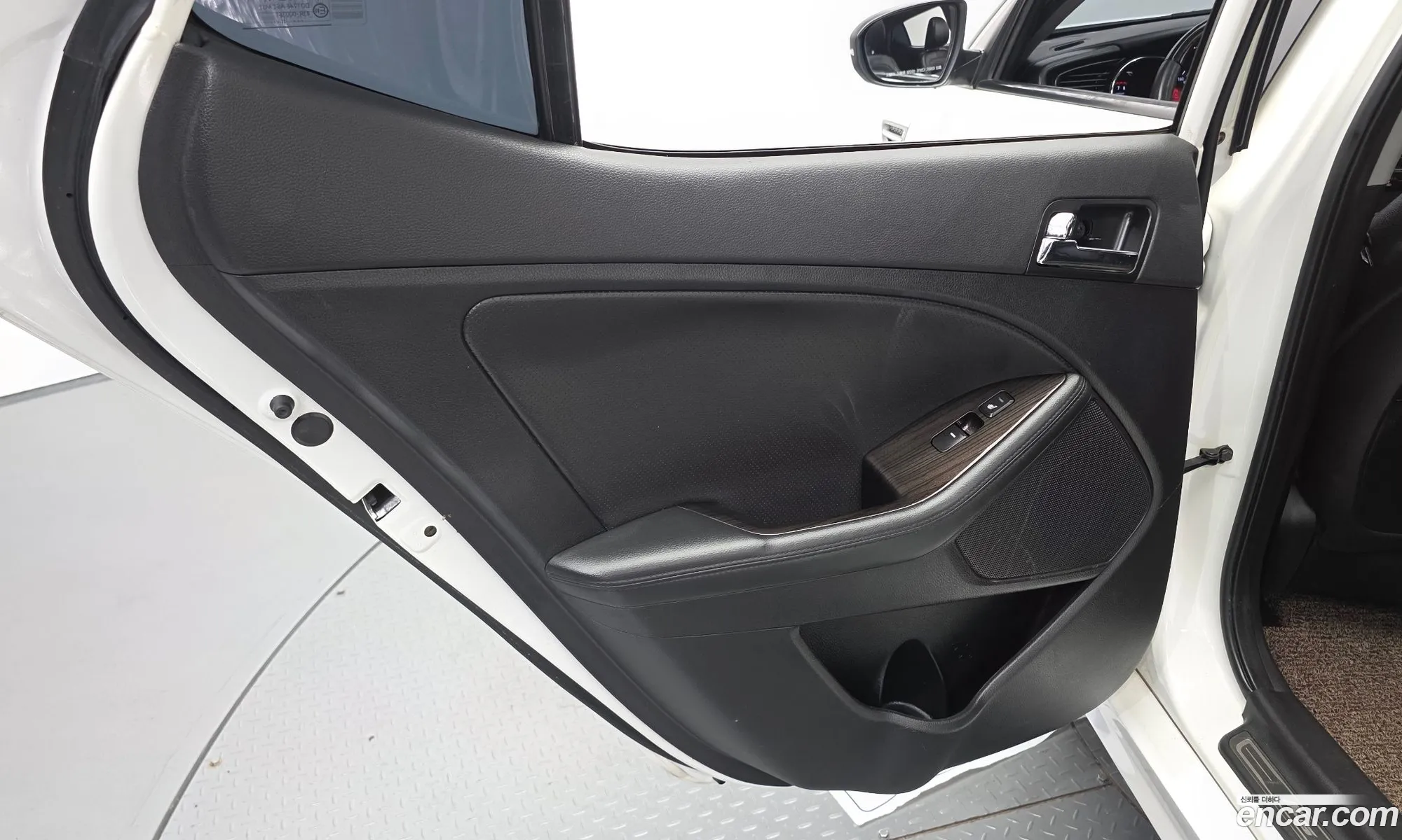 Kia K5 2011 KNAGN418BCA183998 — 14