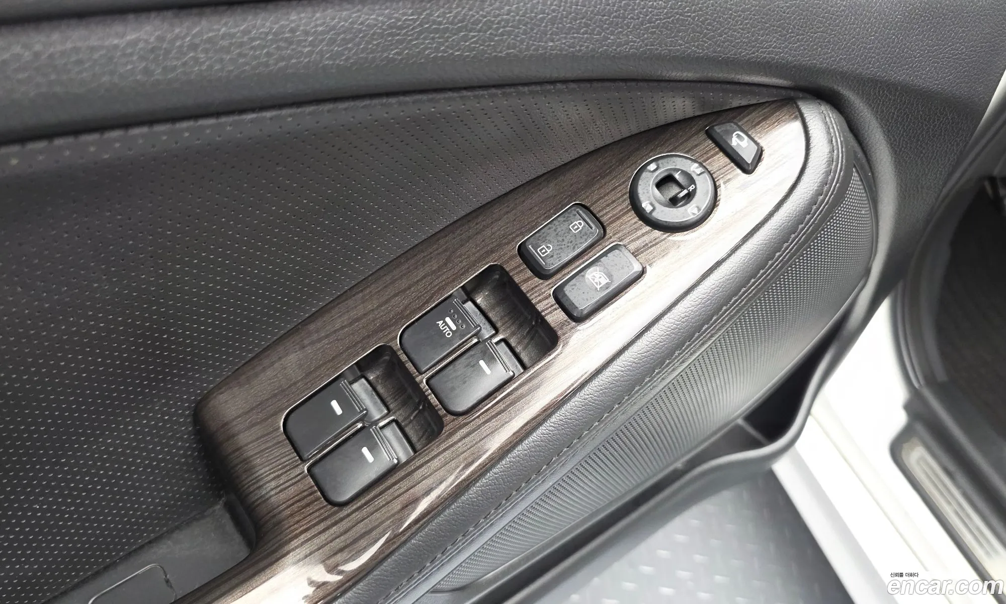 Kia K5 2011 KNAGN418BCA183998 — 17