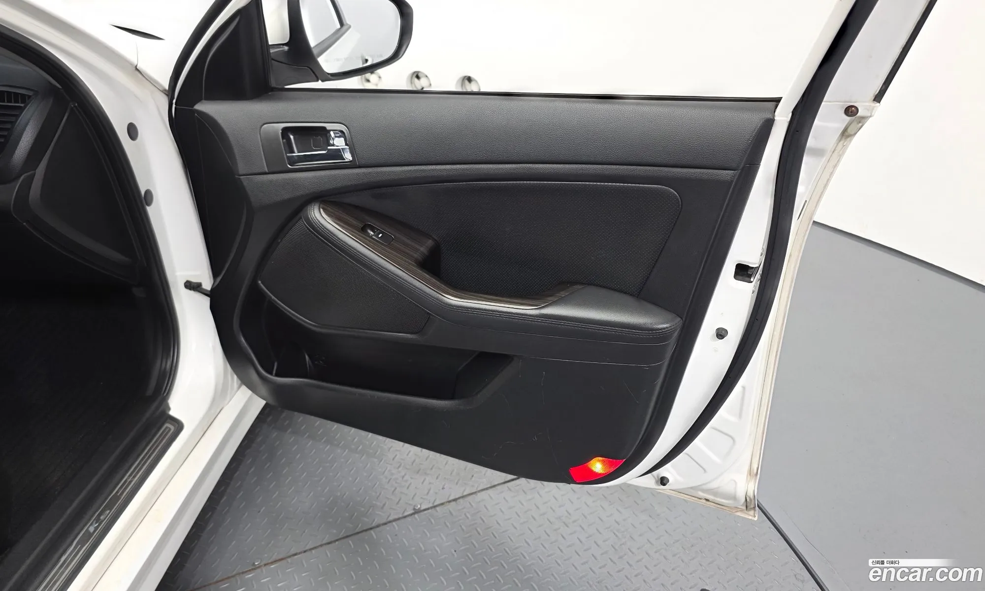 Kia K5 2011 KNAGN418BCA183998 — 18