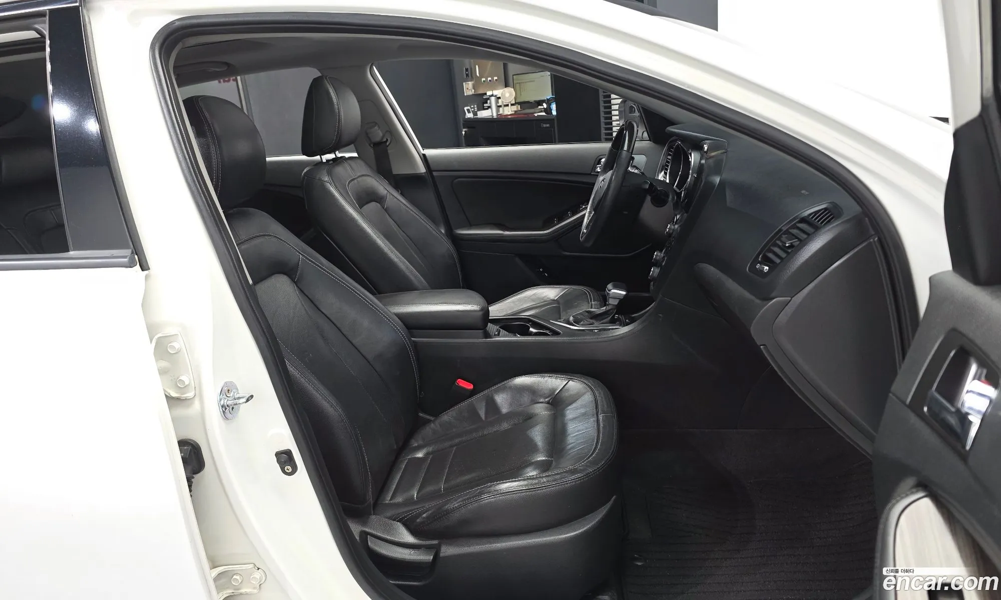 Kia K5 2011 KNAGN418BCA183998 — 26