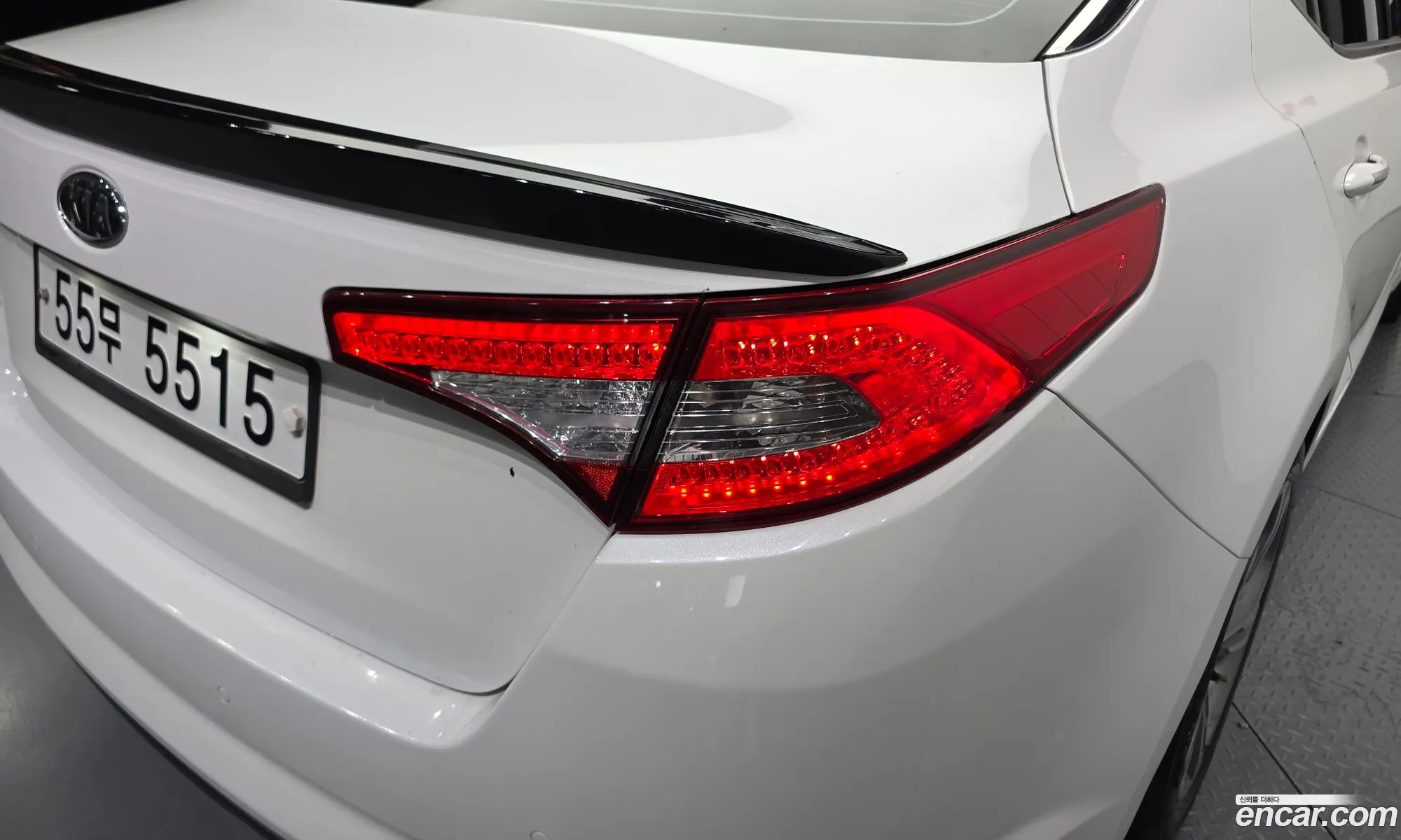 Kia K5 2011 KNAGN418BCA183998 — 8