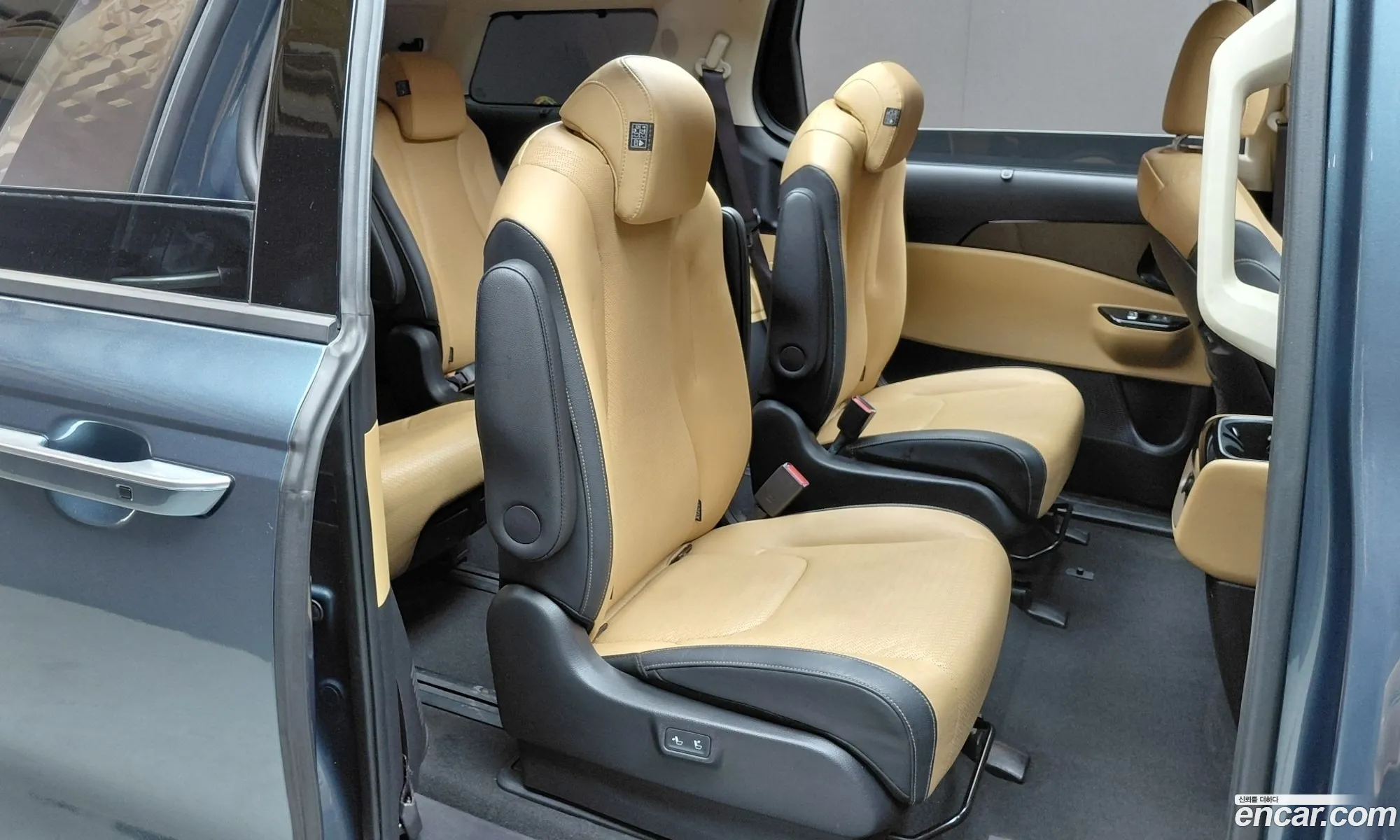 Kia Carnival 2022 KNANC81BBPS219164 — 4