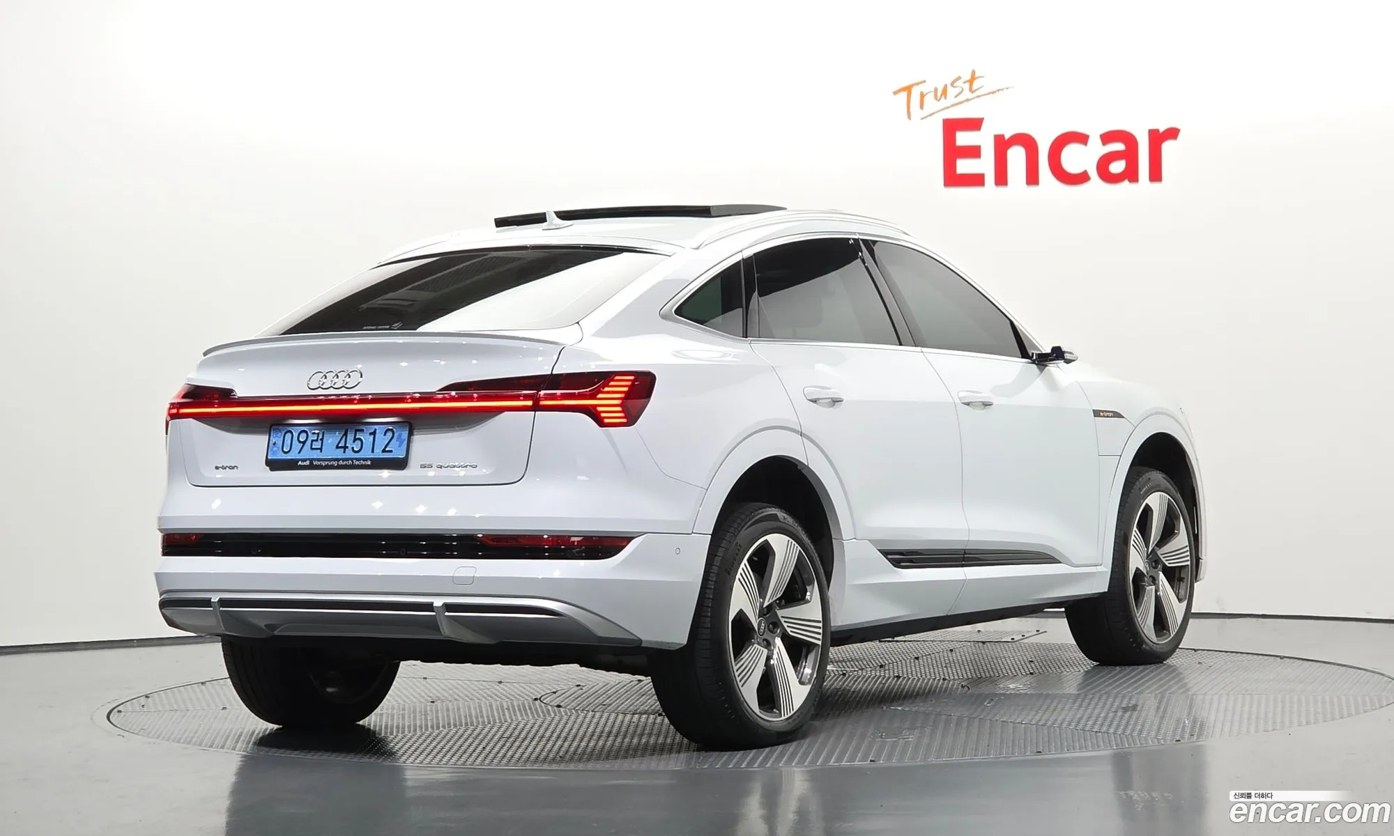 Audi e-tron 2022 — 17